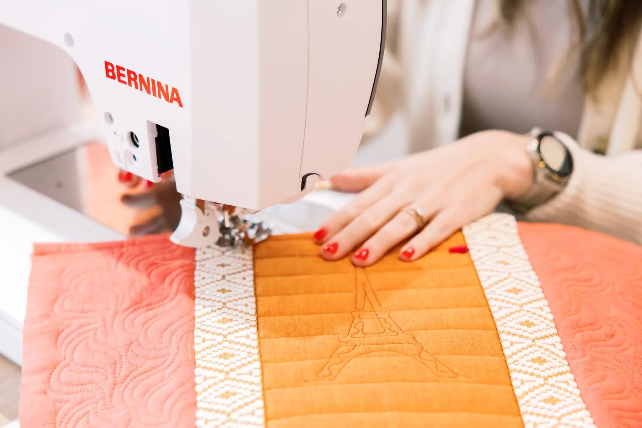 Machine à coudre et à broder BERNINA 770 QE PRO — en situation, atelier de quilting