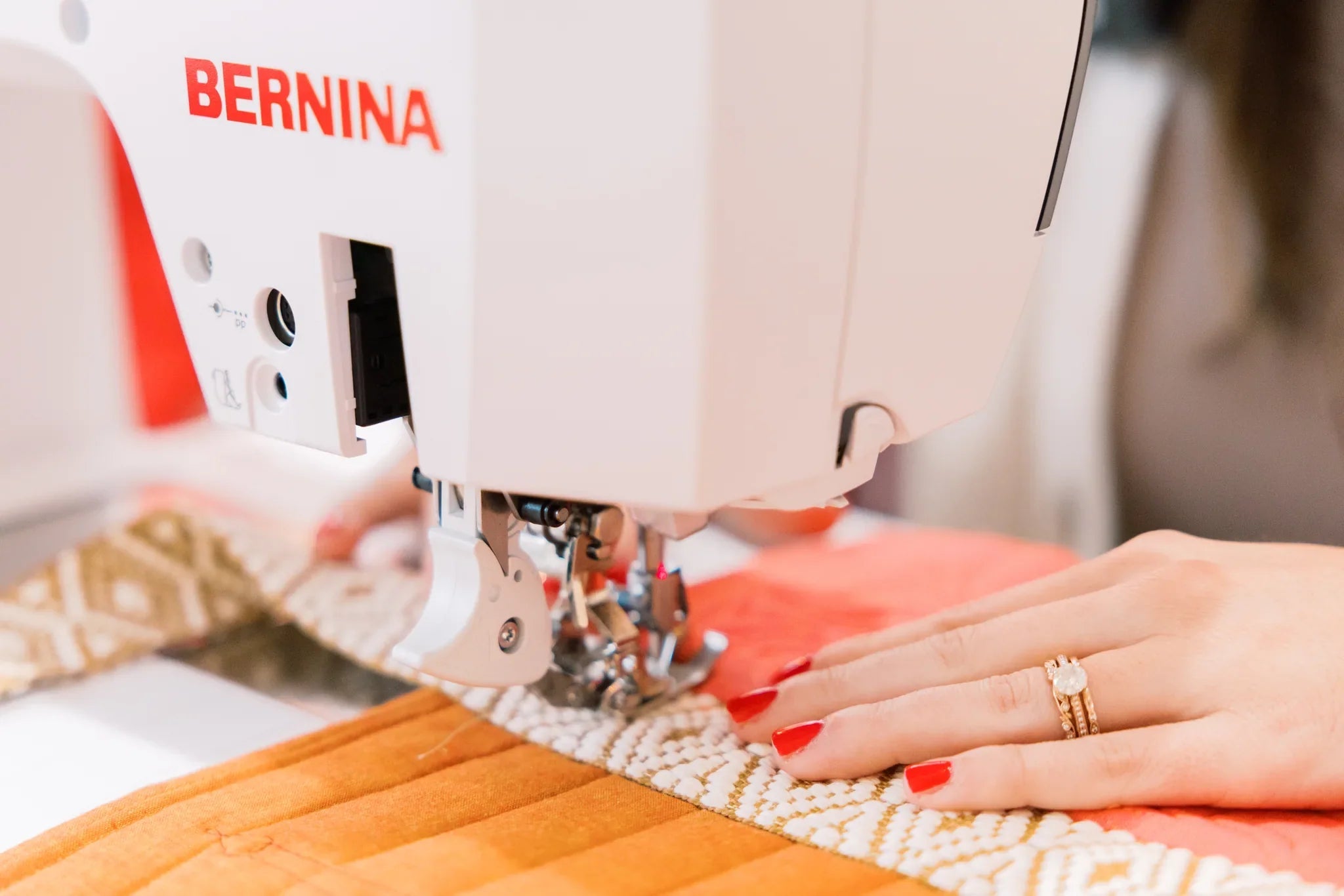 Machine à coudre et à broder BERNINA 770 QE PRO — en situation, atelier de quilting