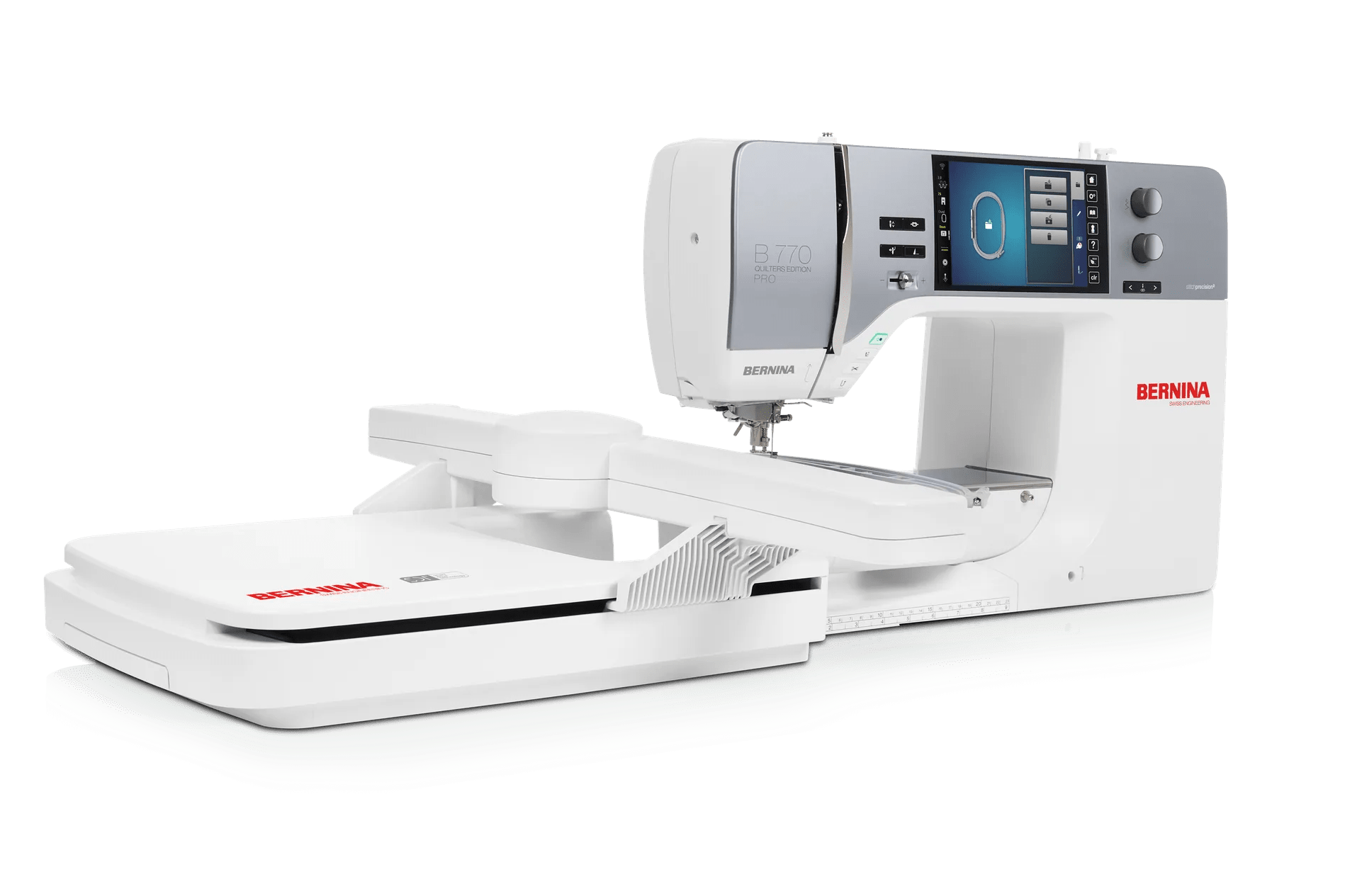 Machine à coudre et à broder BERNINA 770 QE PRO — en atelier, cadrage carré