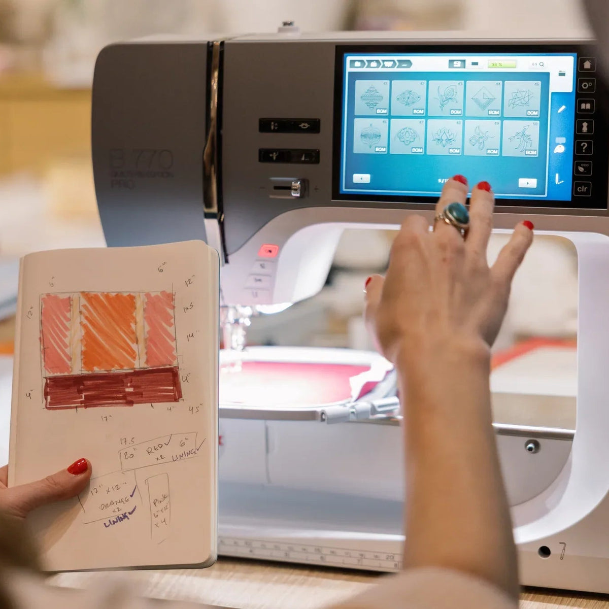 Machine à coudre et à broder BERNINA 770 QE PRO — en situation, atelier de quilting