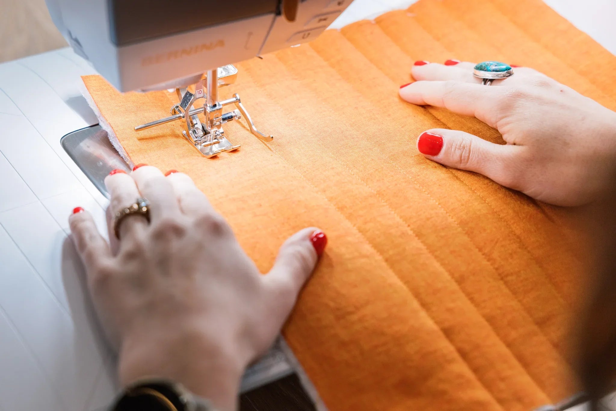 Machine à coudre et à broder BERNINA 770 QE PRO — en situation, atelier de quilting