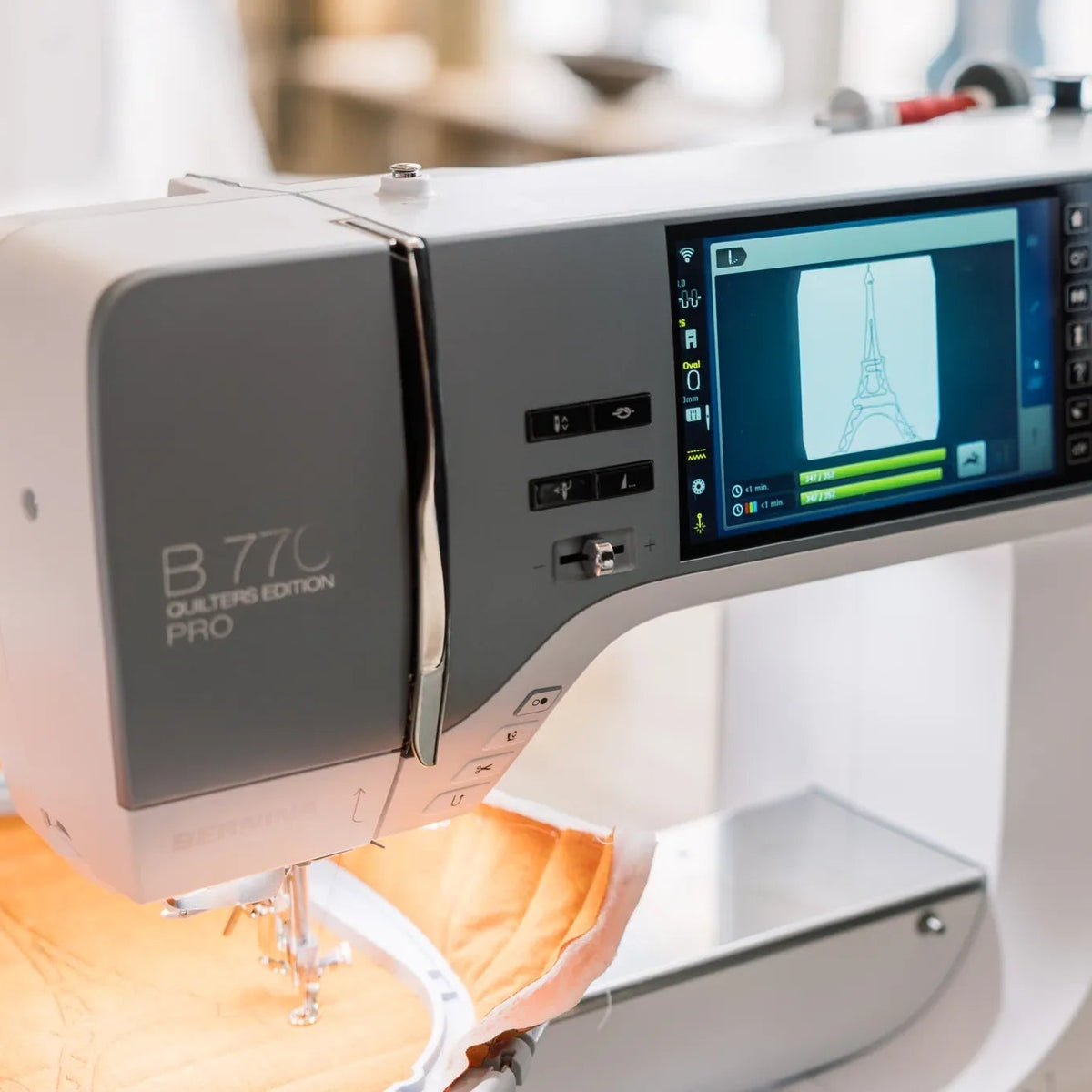 Machine à coudre et à broder BERNINA 770 QE PRO — en situation, atelier de quilting
