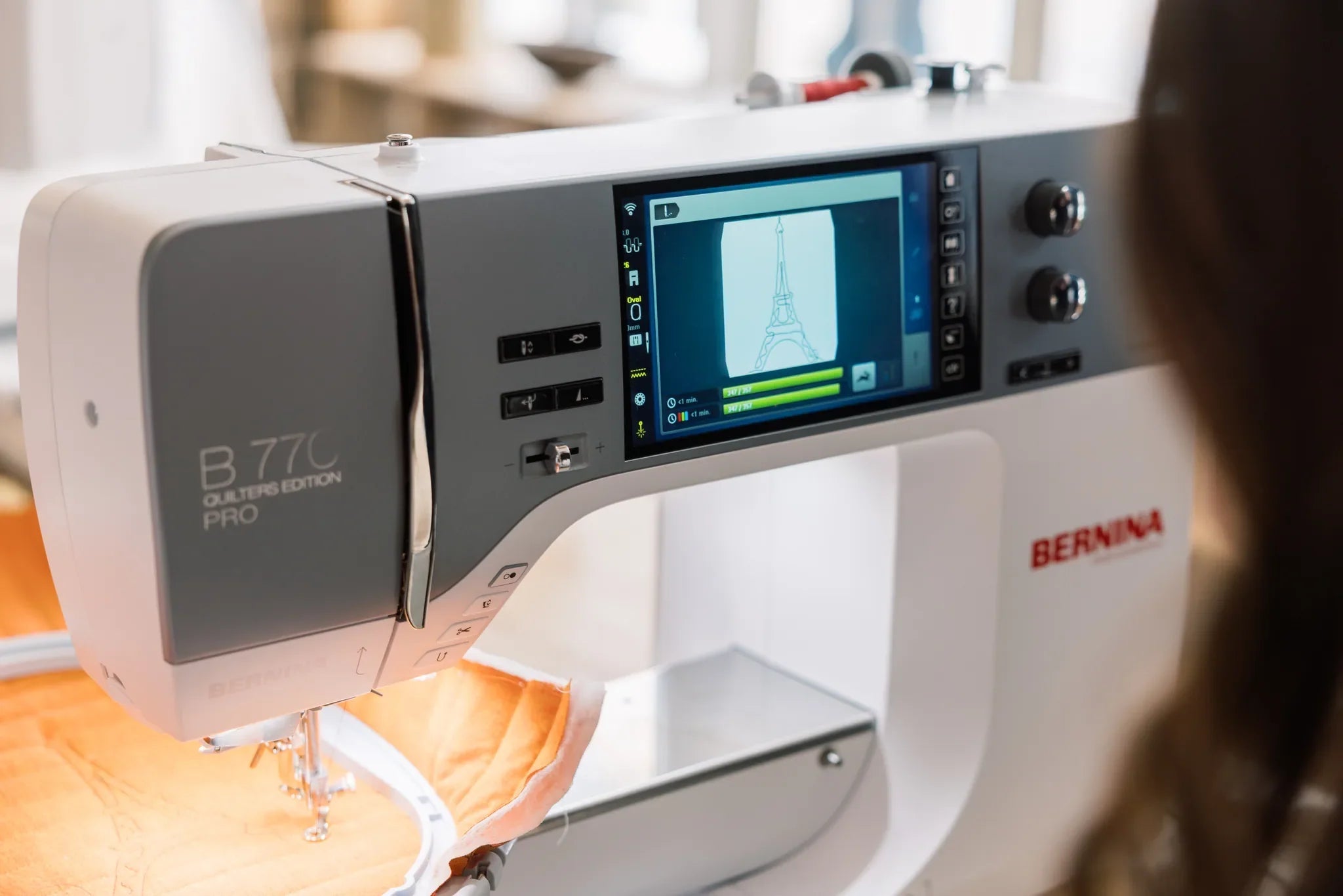 Machine à coudre et à broder BERNINA 770 QE PRO — en situation, atelier de quilting