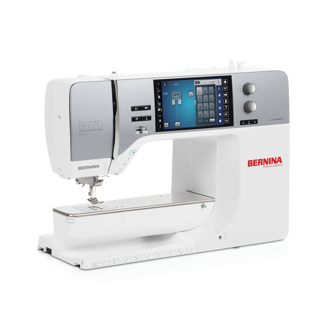Machine à coudre et à broder BERNINA 770 QE PRO — vue trois quarts