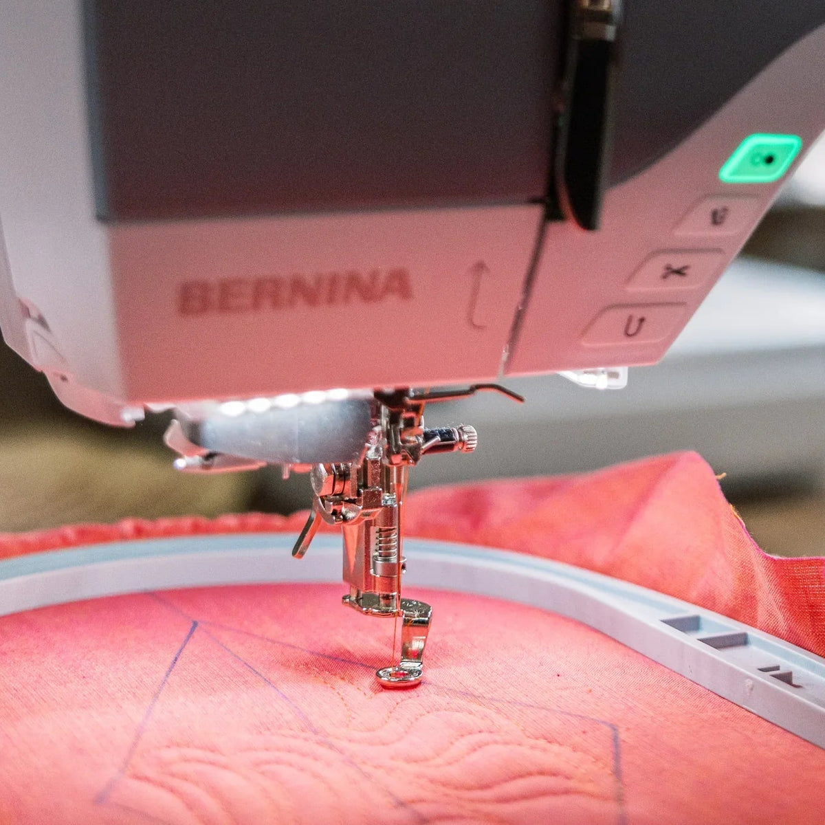 Machine à coudre et à broder BERNINA 770 QE PRO — en situation, atelier de quilting