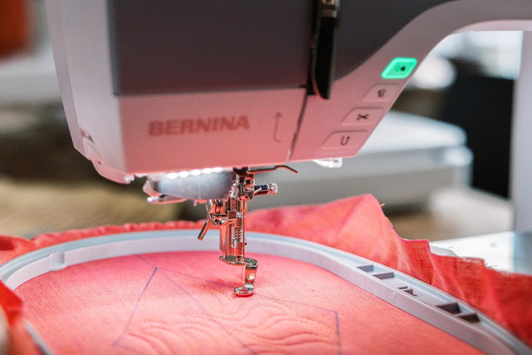 Machine à coudre et à broder BERNINA 770 QE PRO — en situation, atelier de quilting