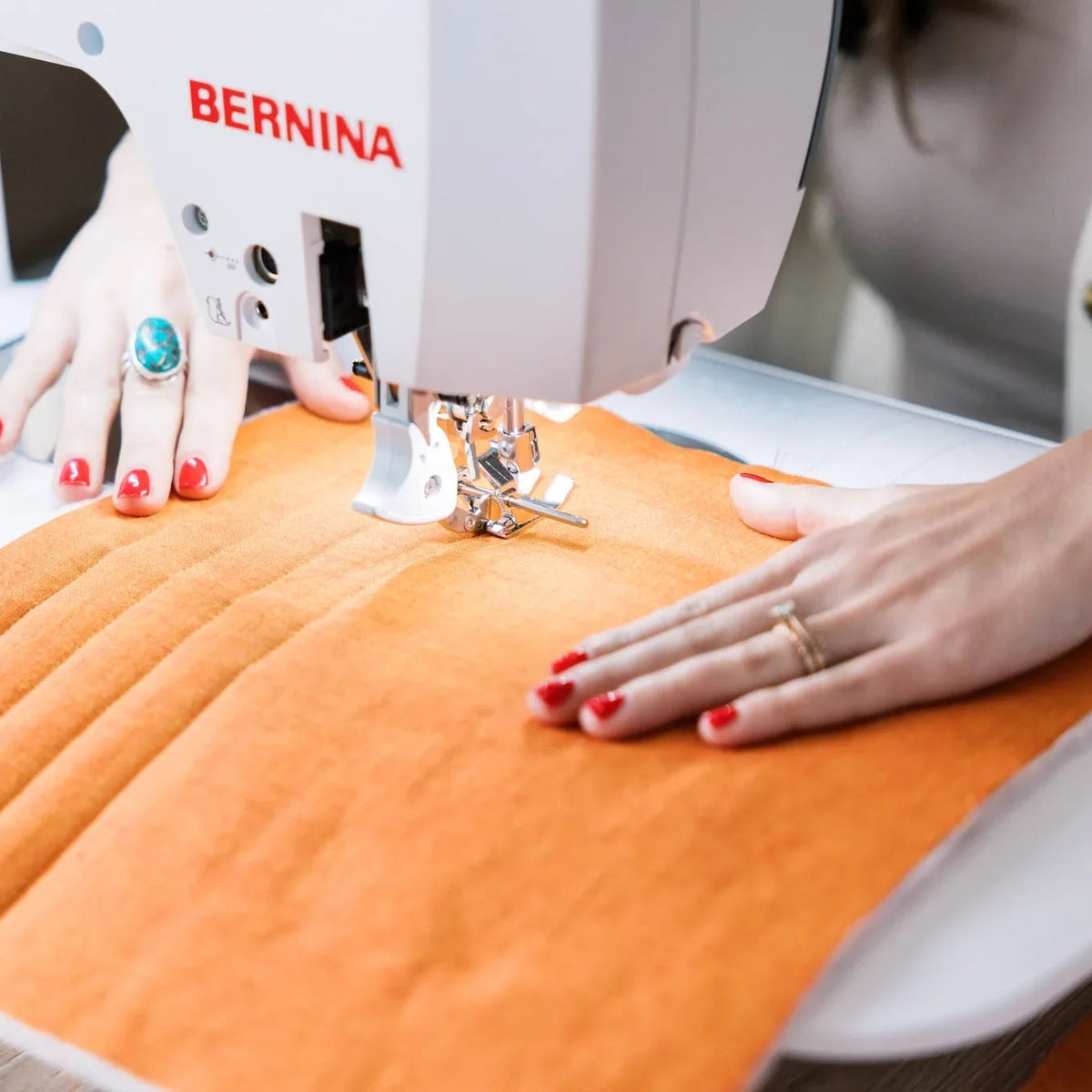 Machine à coudre et à broder BERNINA 770 QE PRO — en situation, atelier de quilting