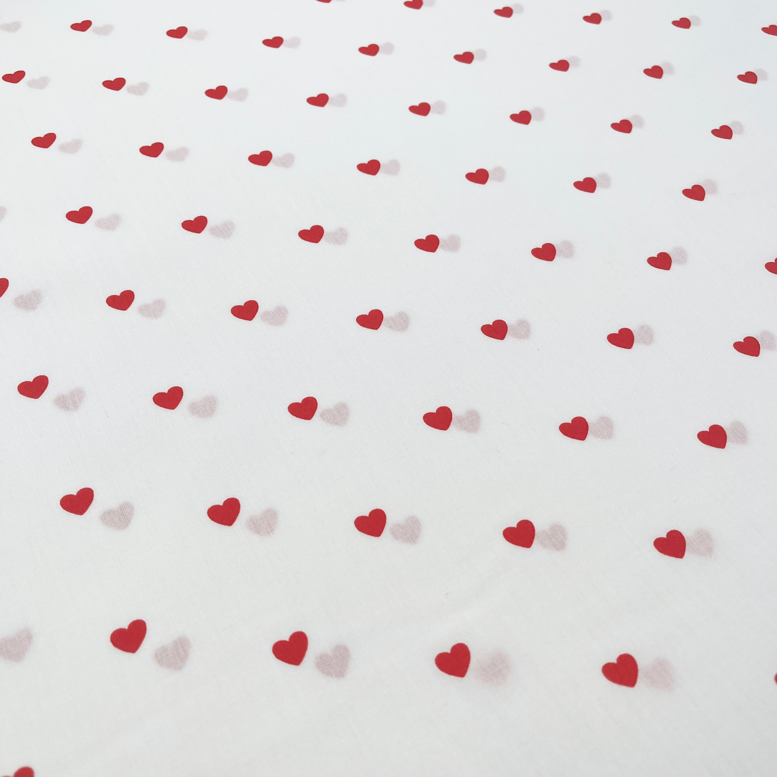 Tissu Popeline de coton cœurs sur fond blanc