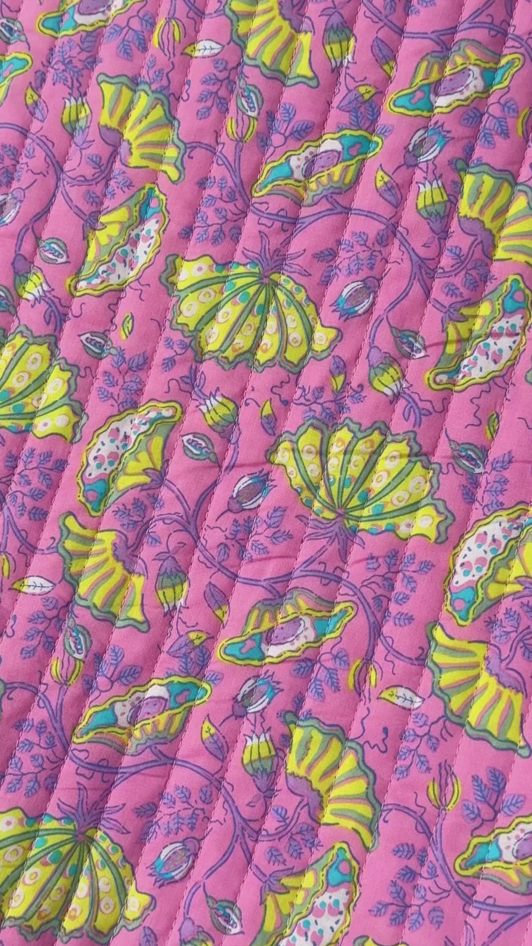 Tissu matelassé arabesque couture