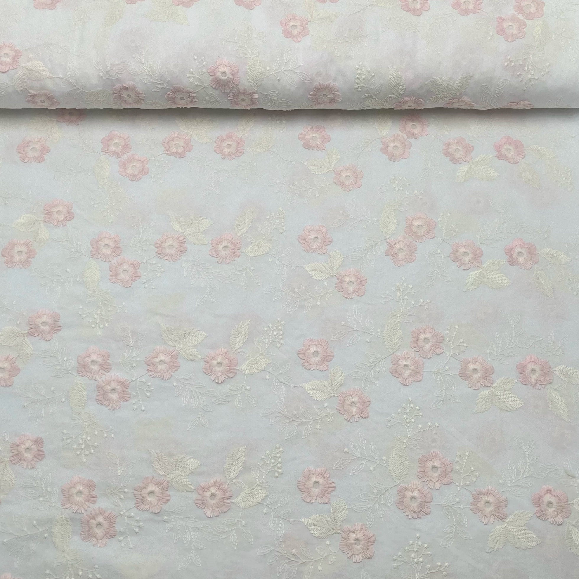 Tissu Broderie Anglaise Fleurs Roses Brodées