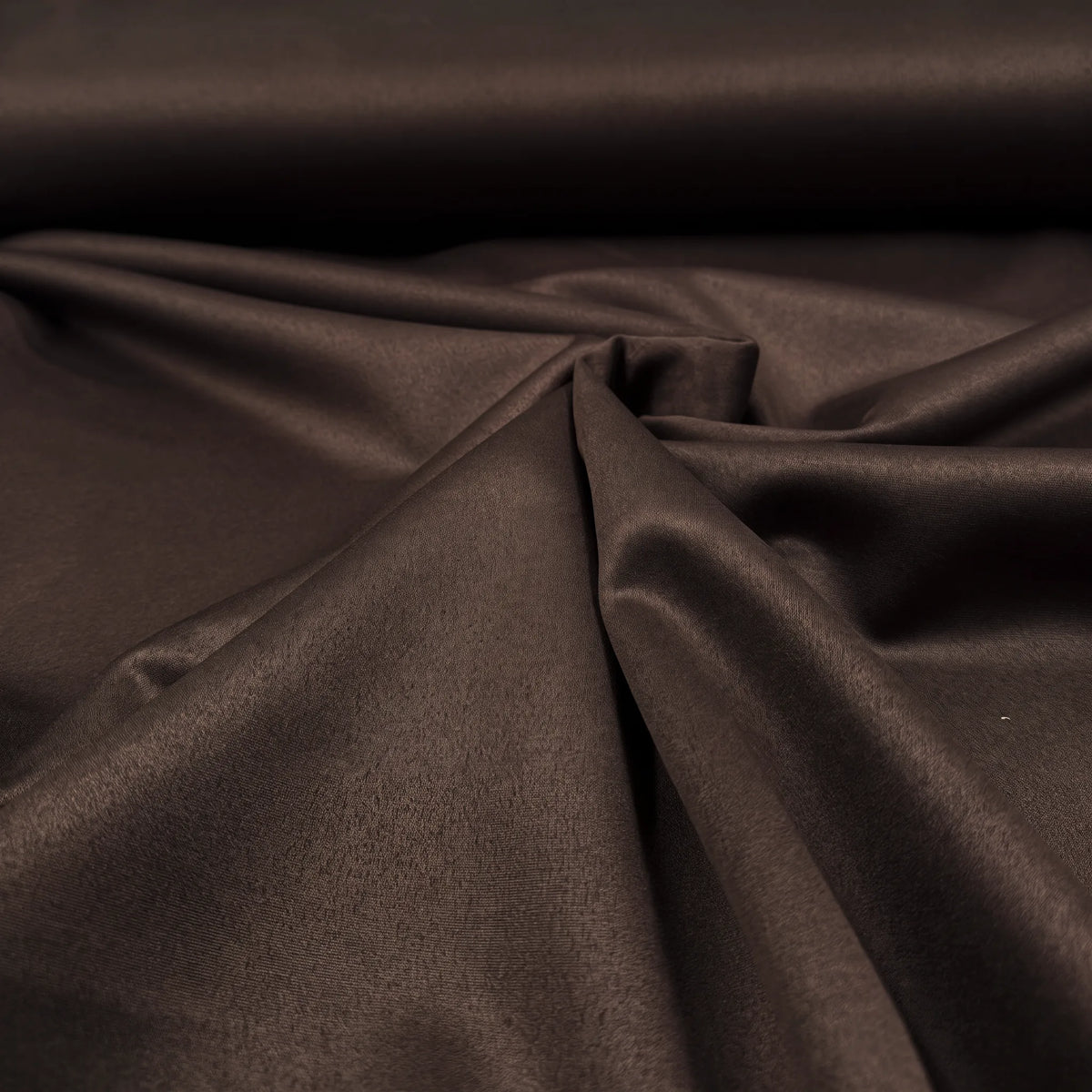 Détail de la suédine stretch brun chocolat