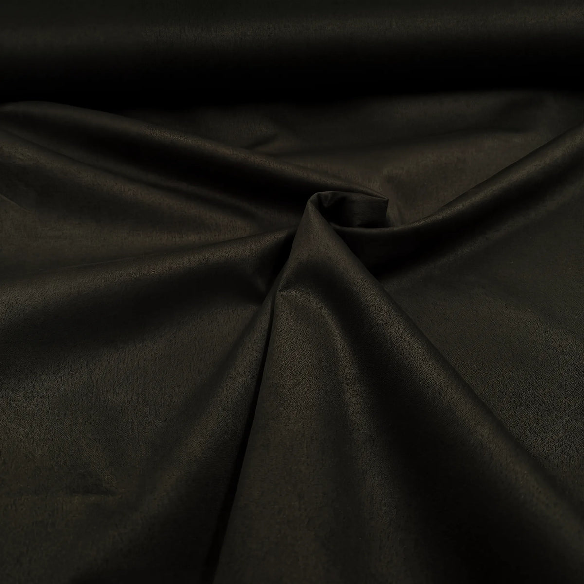 Détail de la suédine stretch kaki foncé