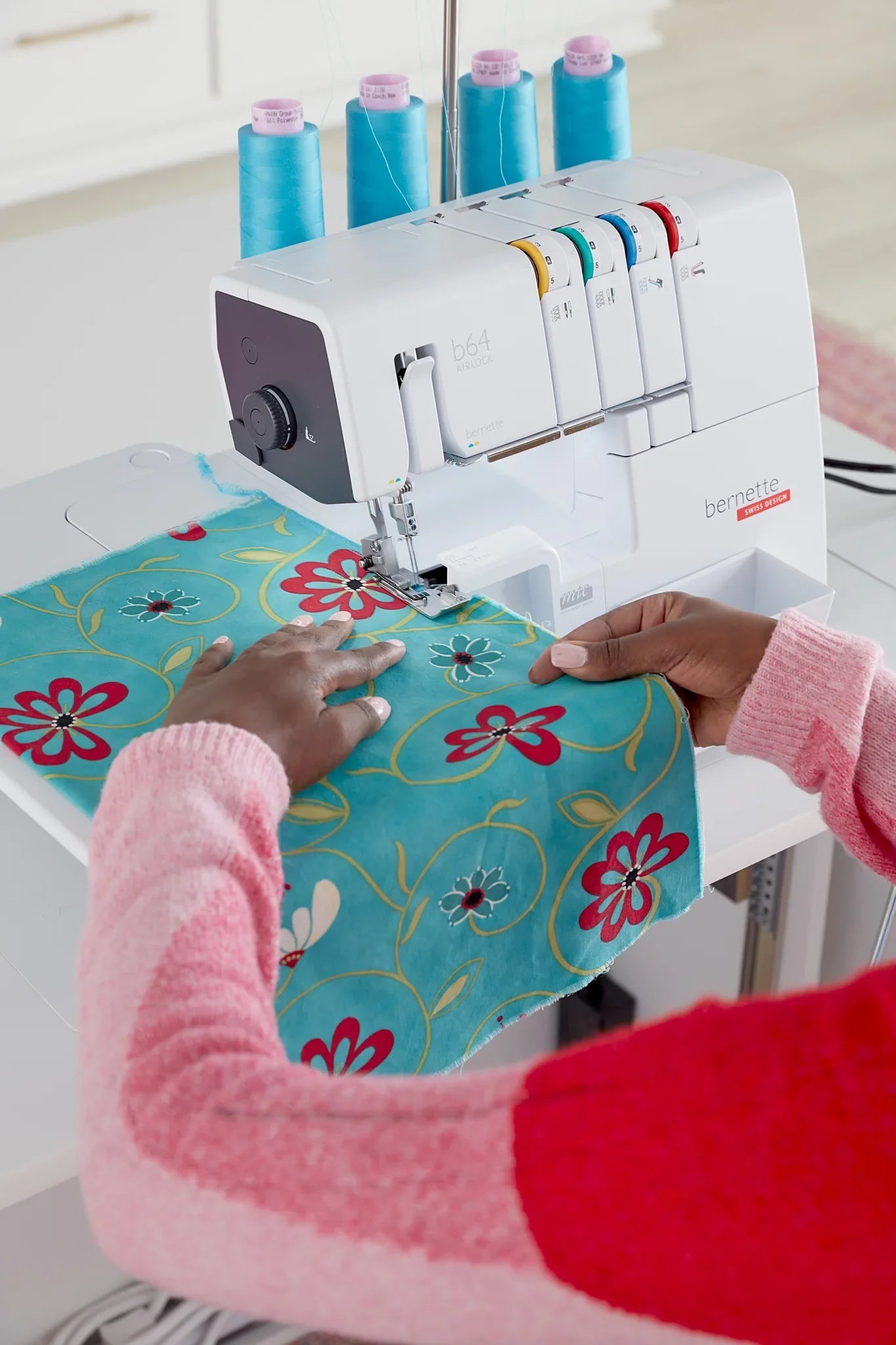Surjeteuse bernette 64 AIRLOCK — en couture, en situation