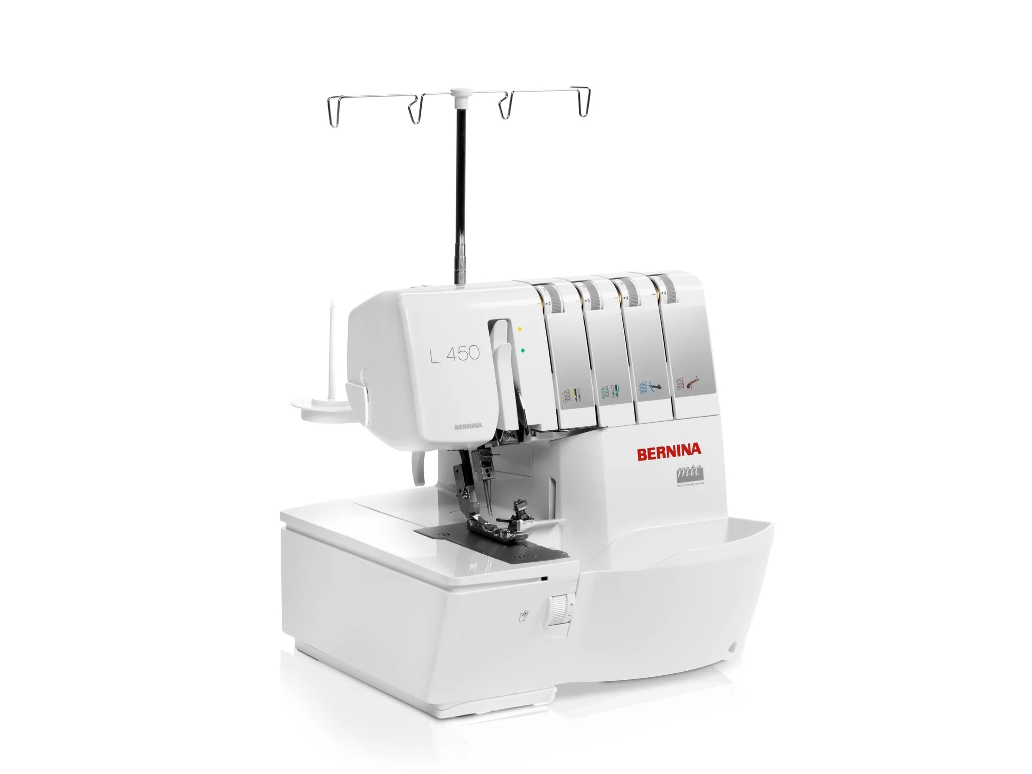 Surjeteuse BERNINA L 450 — vue trois quarts