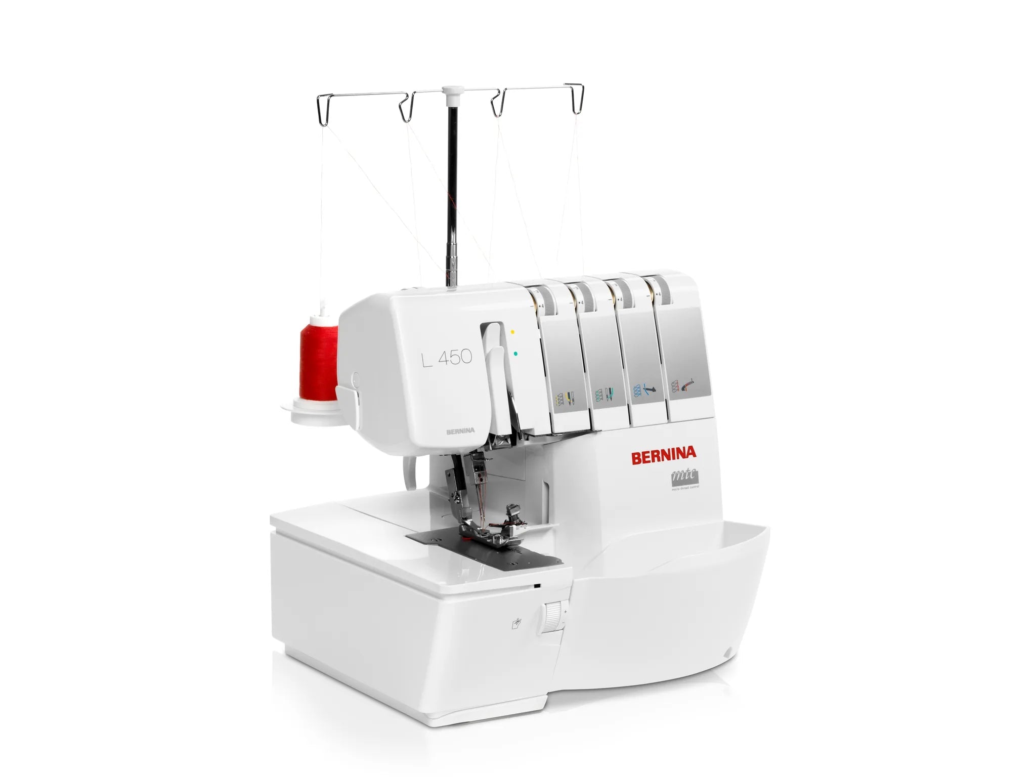 Surjeteuse BERNINA L 450 — en atelier