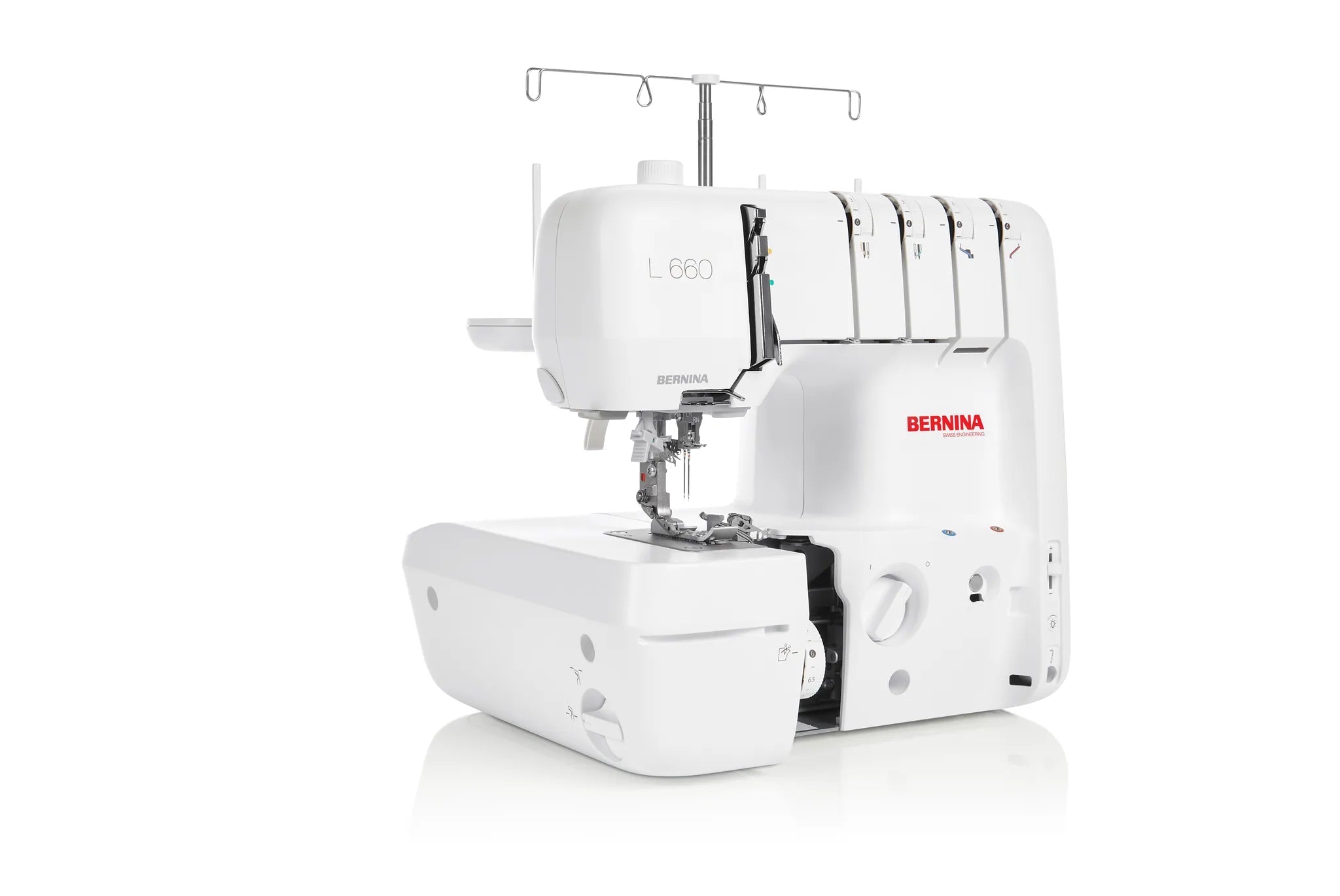 Surjeteuse BERNINA L 660 — en atelier, capot ouvert