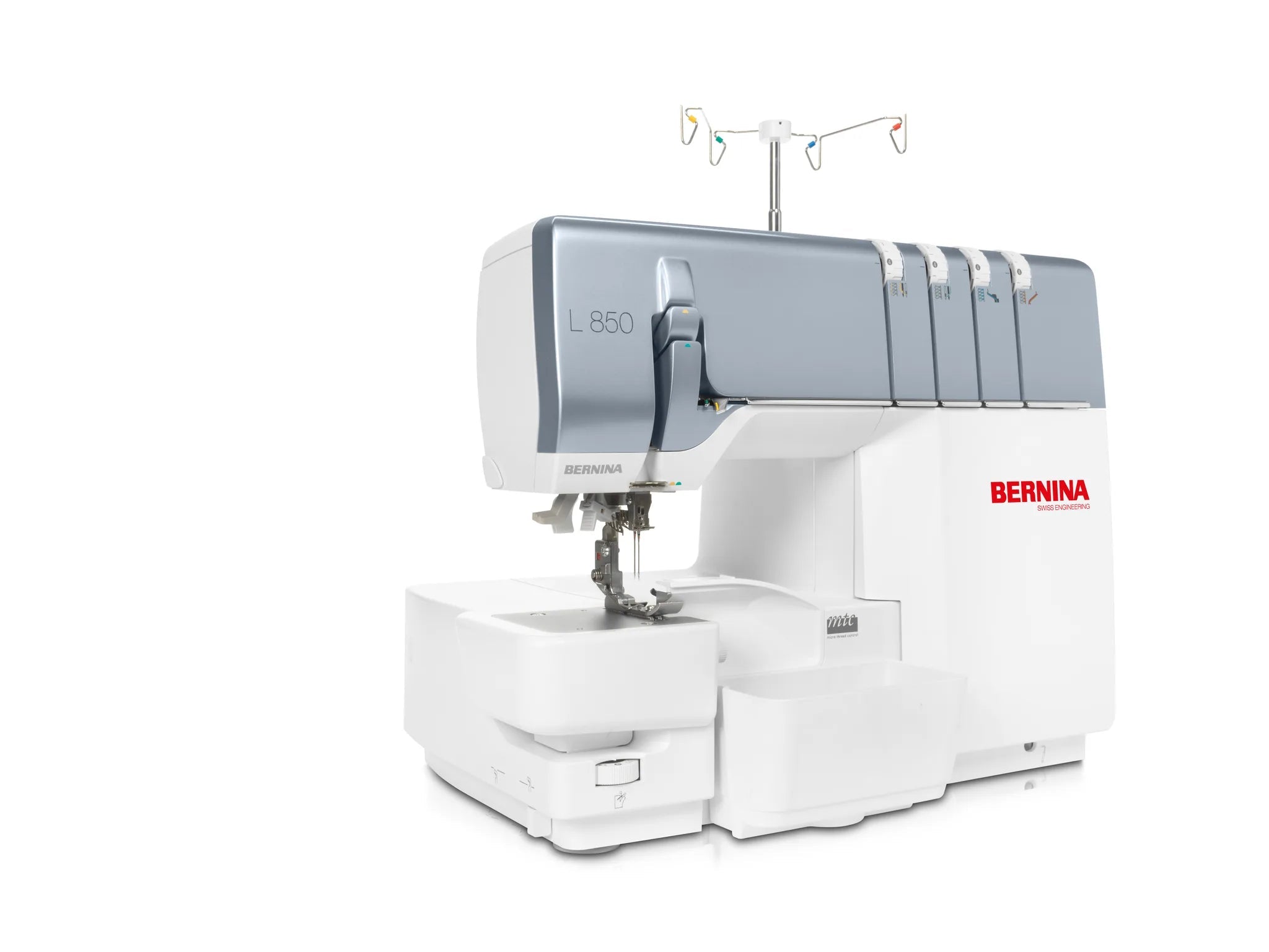 Surjeteuse BERNINA L 850 — en atelier, avec table rallonge