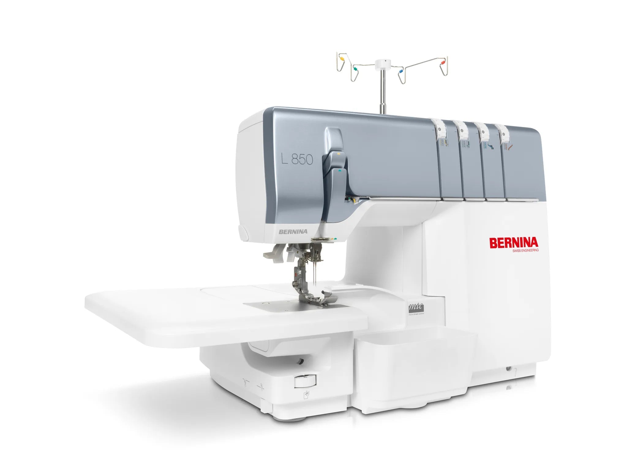 Surjeteuse BERNINA L 850 — en atelier, avec table rallonge