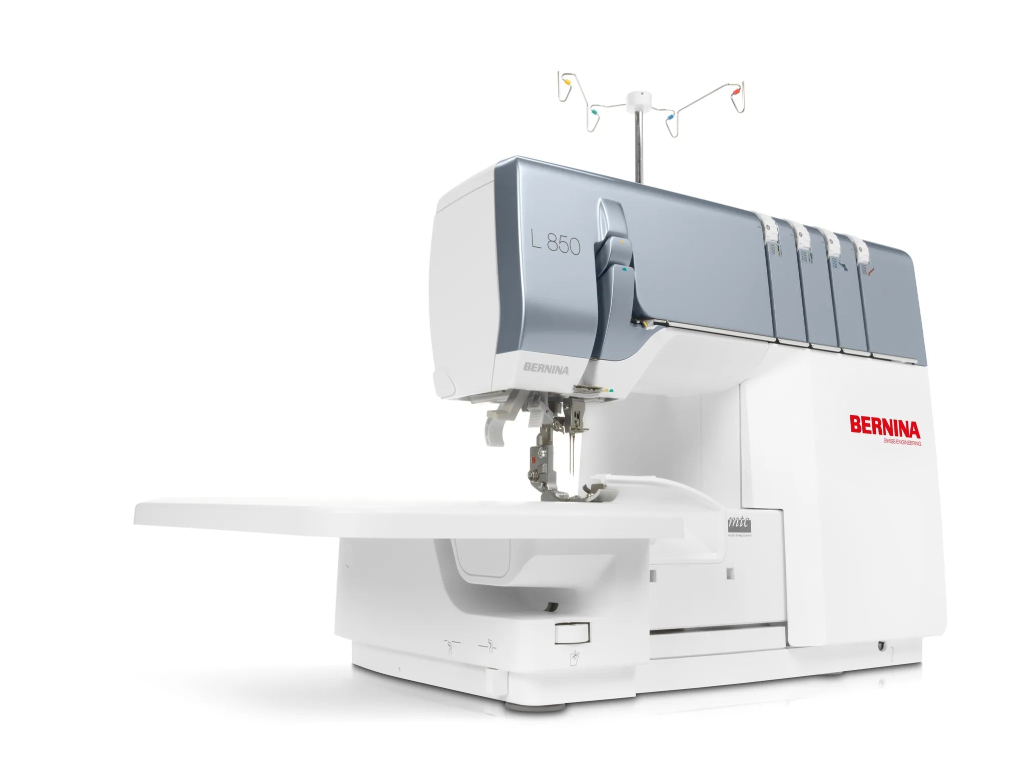Surjeteuse BERNINA L 850 — en fonctionnement, avec table rallonge