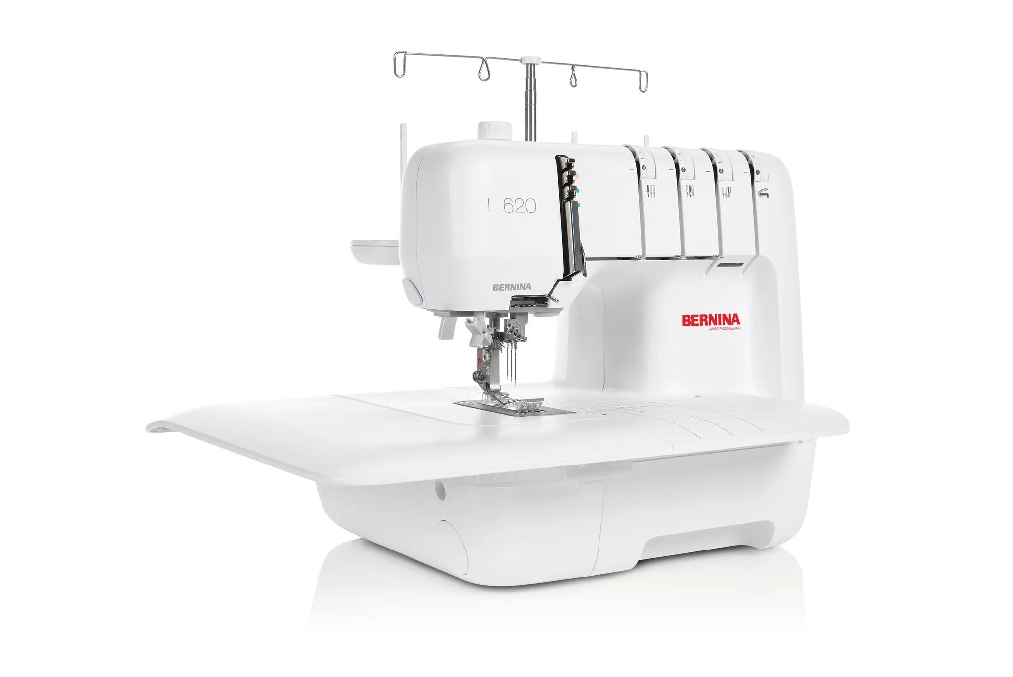 Surjeteuse-recouvreuse BERNINA L 620 — en atelier, avec table rallonge