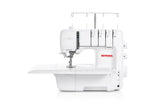 Surjeteuse-recouvreuse BERNINA L 620 — vue de face, avec table rallonge