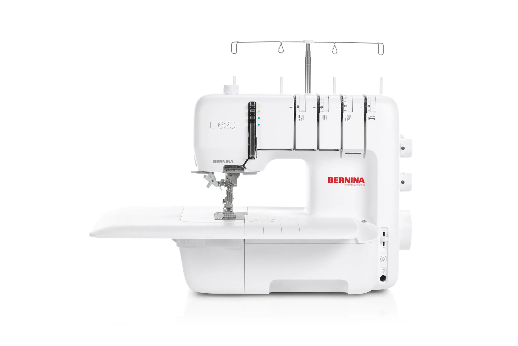 Surjeteuse-recouvreuse BERNINA L 620 — vue de face, avec table rallonge