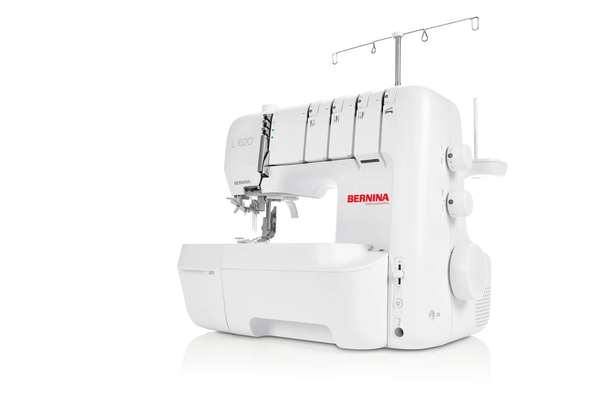 Surjeteuse-recouvreuse BERNINA L 620 — en fonctionnement