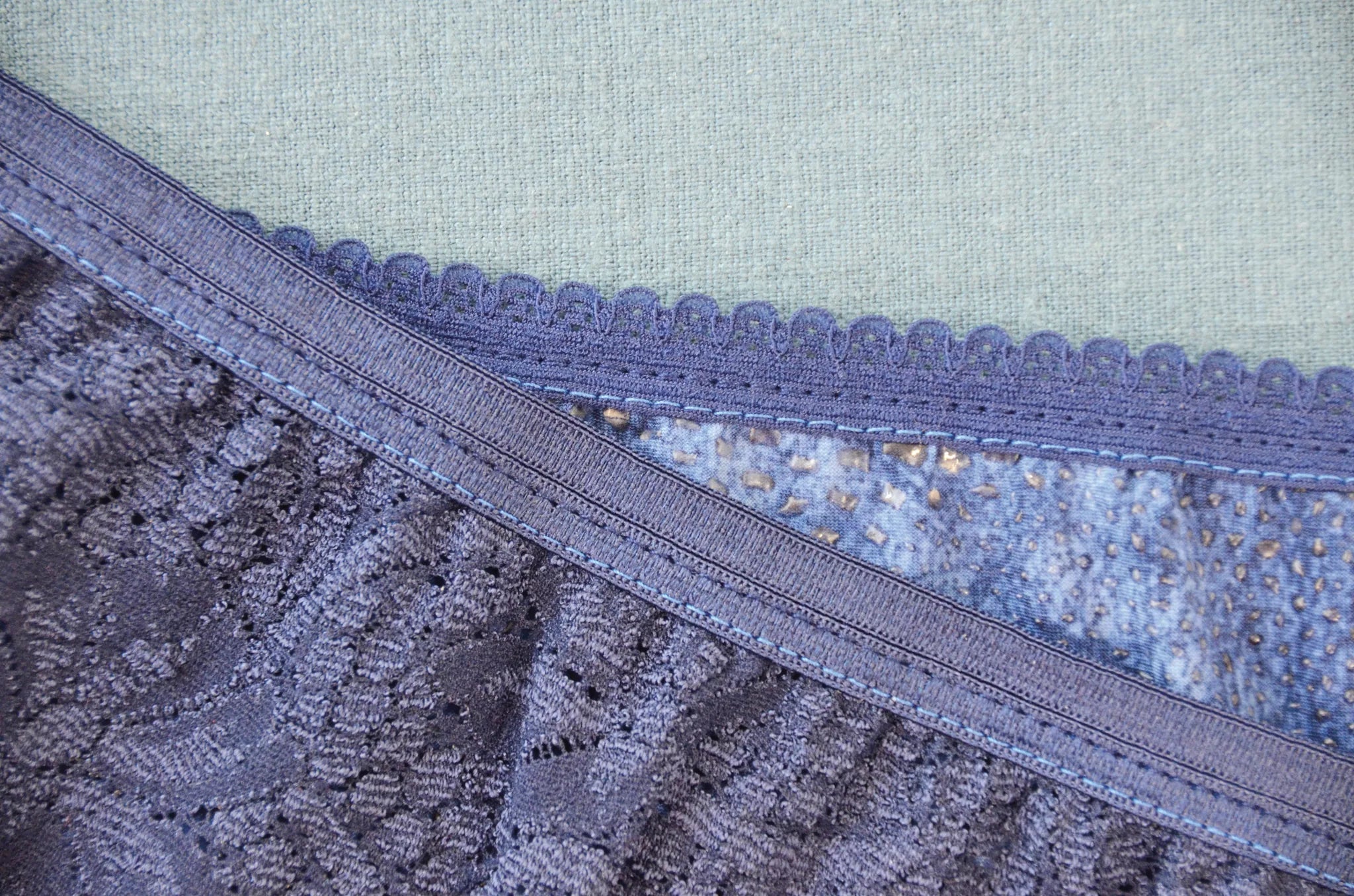 Surjeteuse-recouvreuse BERNINA L 890 — reportage atelier