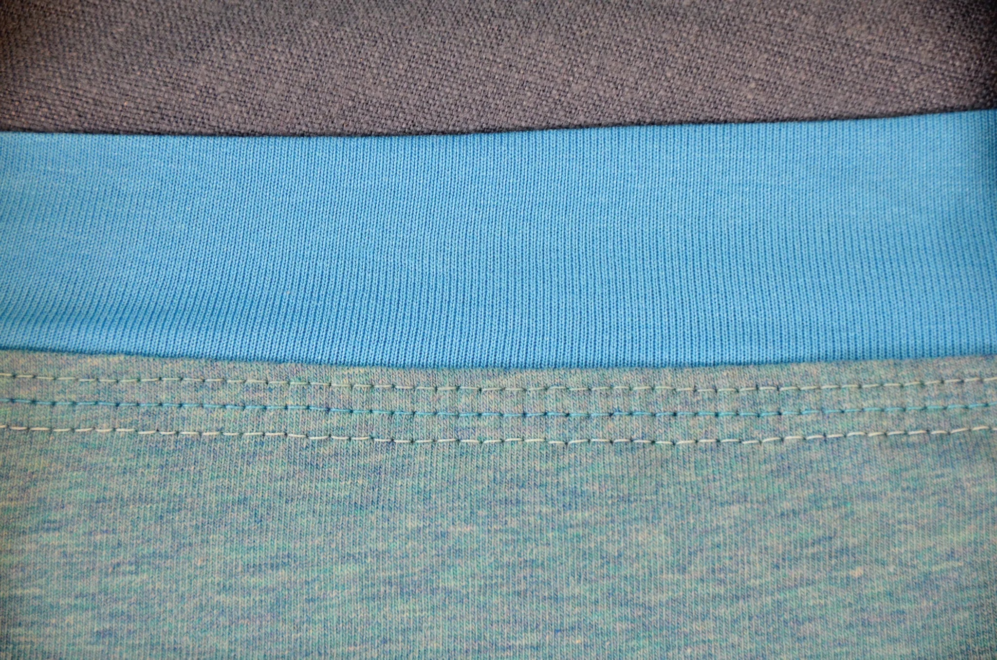 Surjeteuse-recouvreuse BERNINA L 890 — reportage atelier