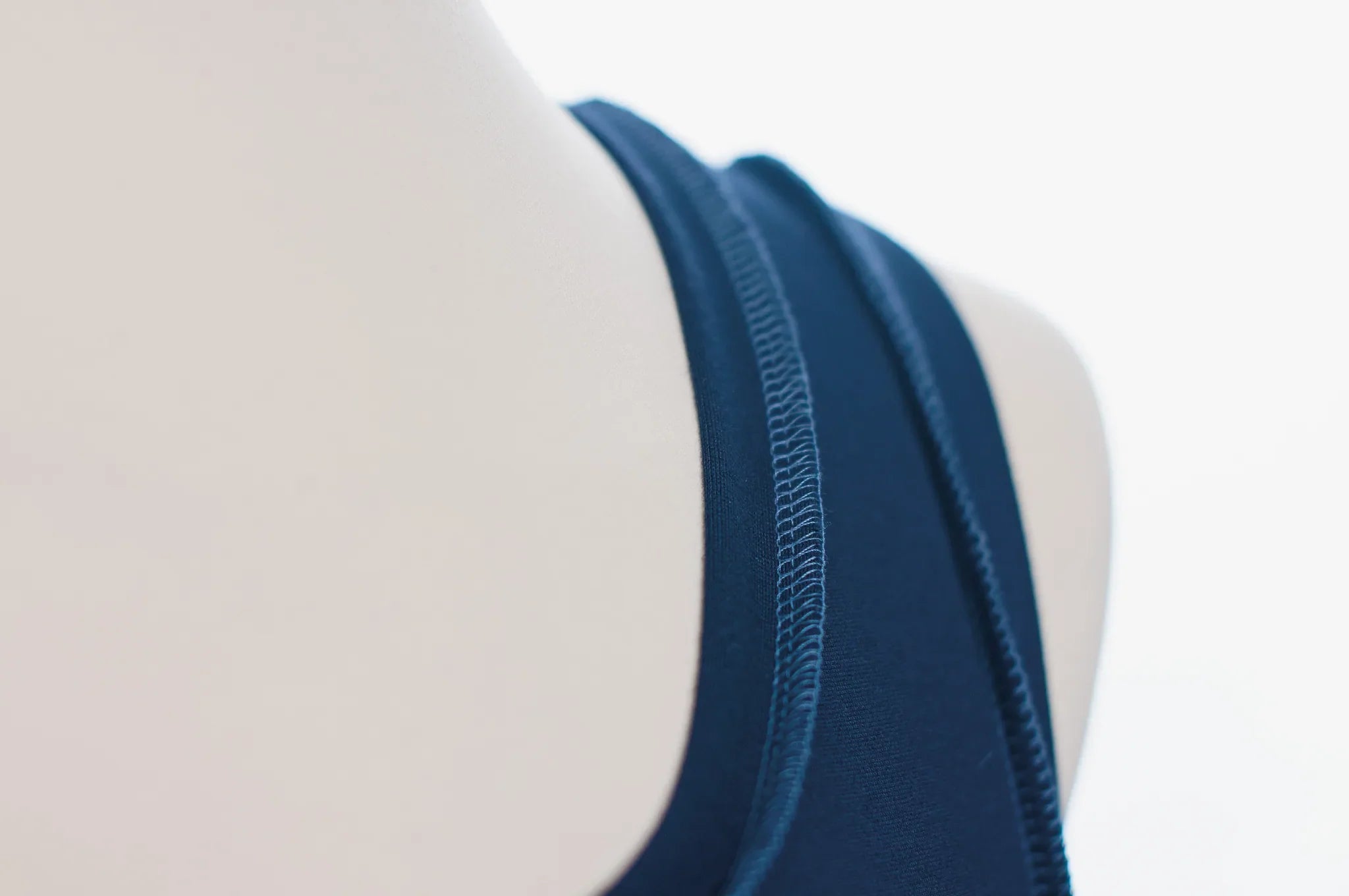Surjeteuse-recouvreuse BERNINA L 890 — reportage atelier