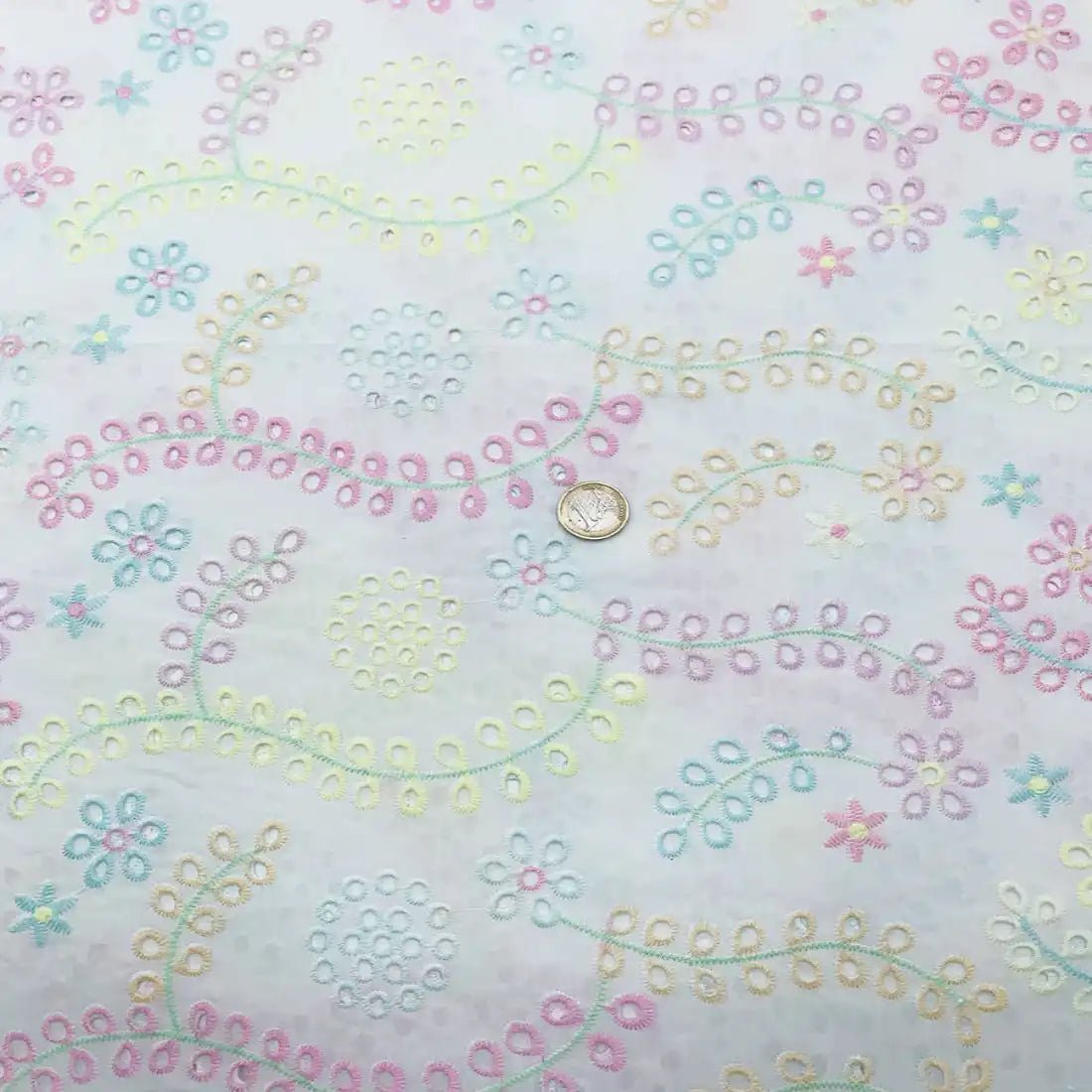 Tissu Broderie Anglaise Pastel