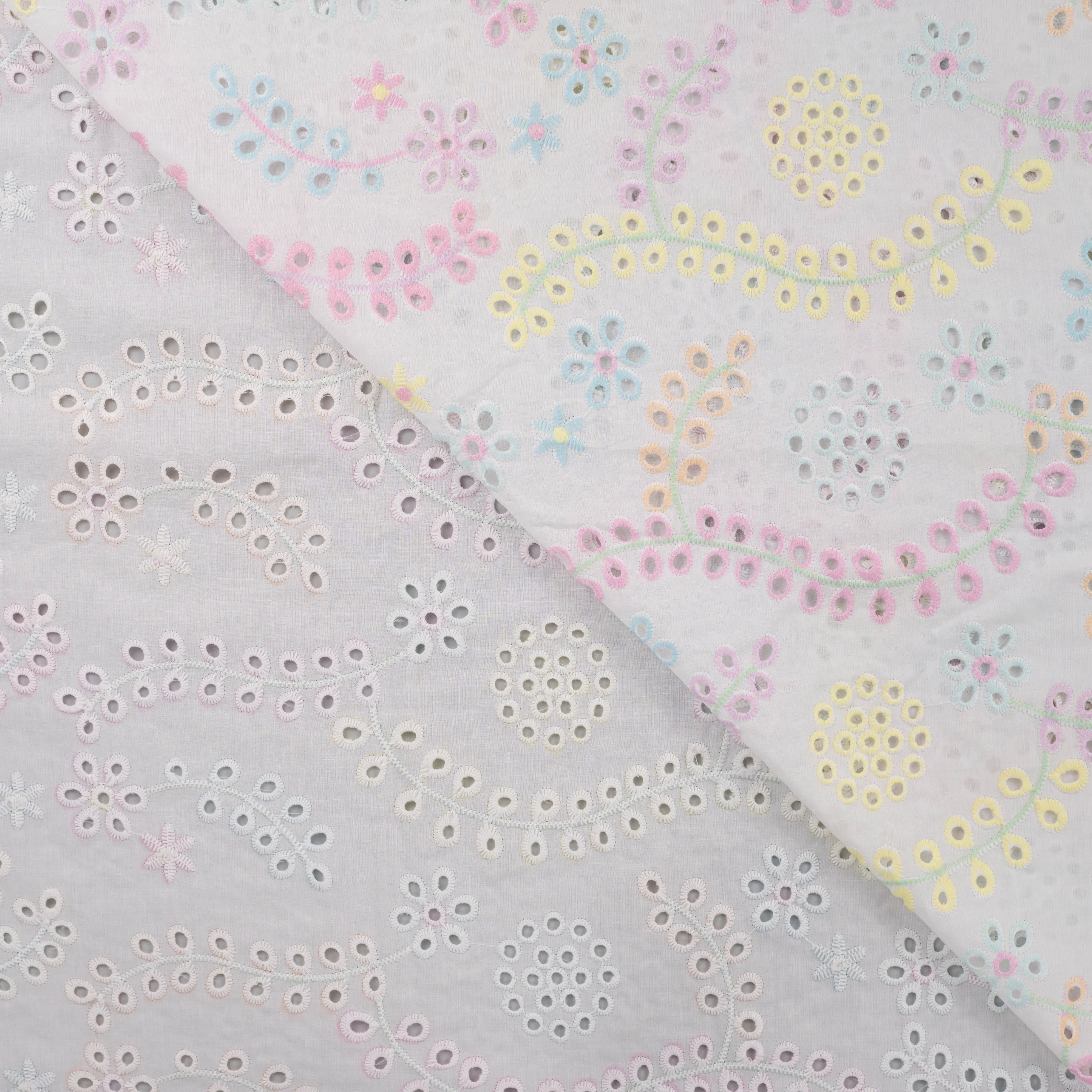 Tissu coton à broderie fleurs pastel