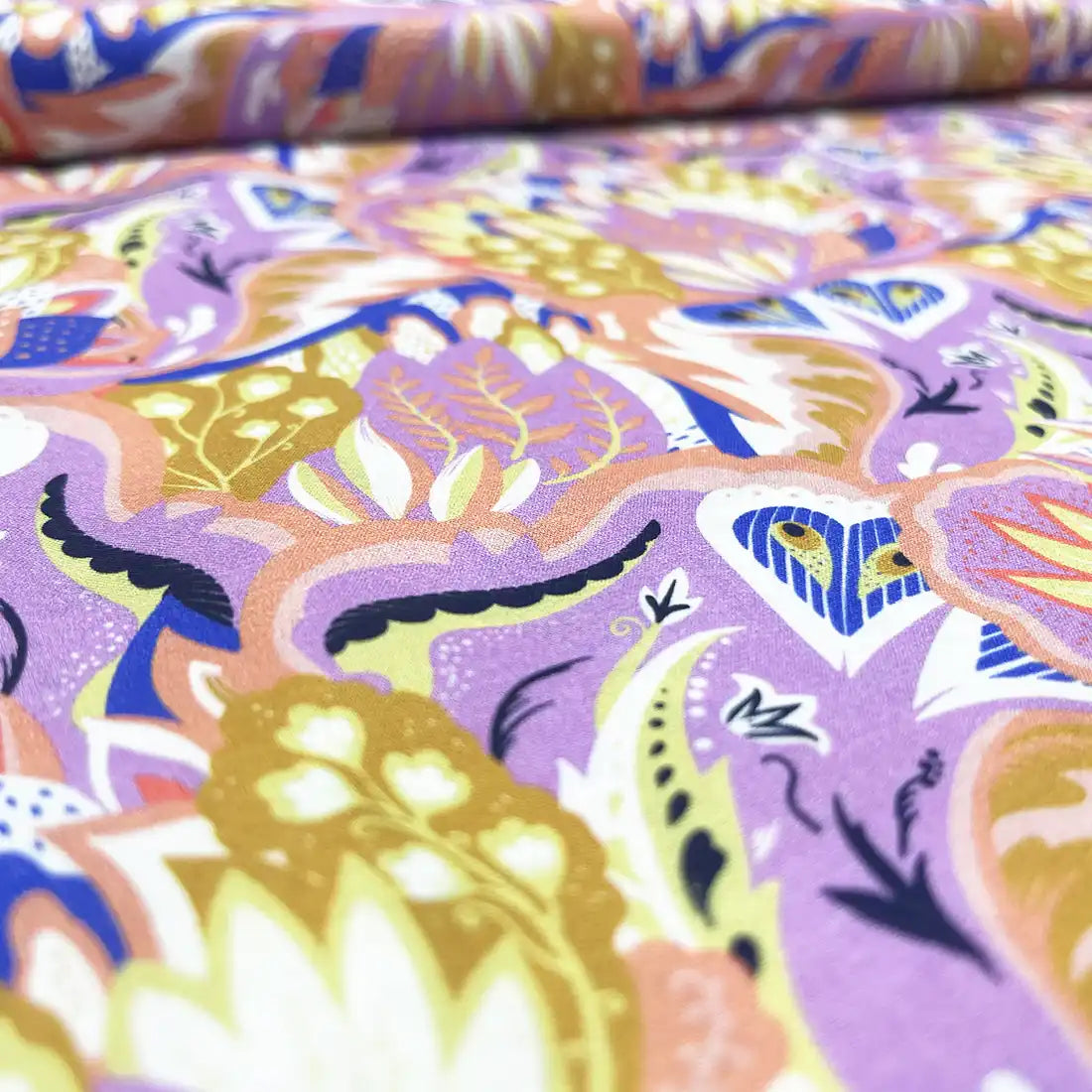 Tissu Fleuri Style Liberty – Fleurs Graphiques en Violet et Ocre