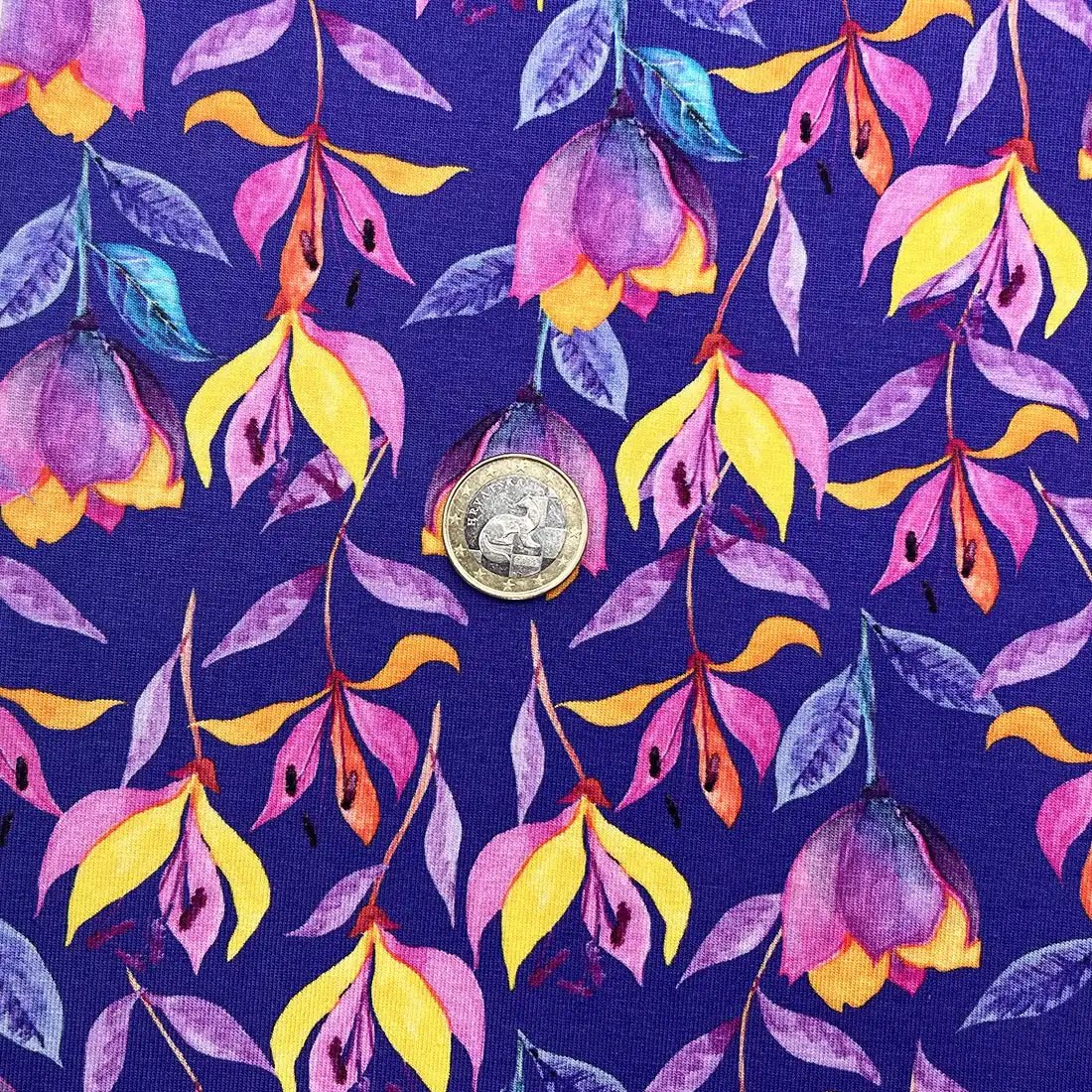 Tissu jersey floral violet et multicolore