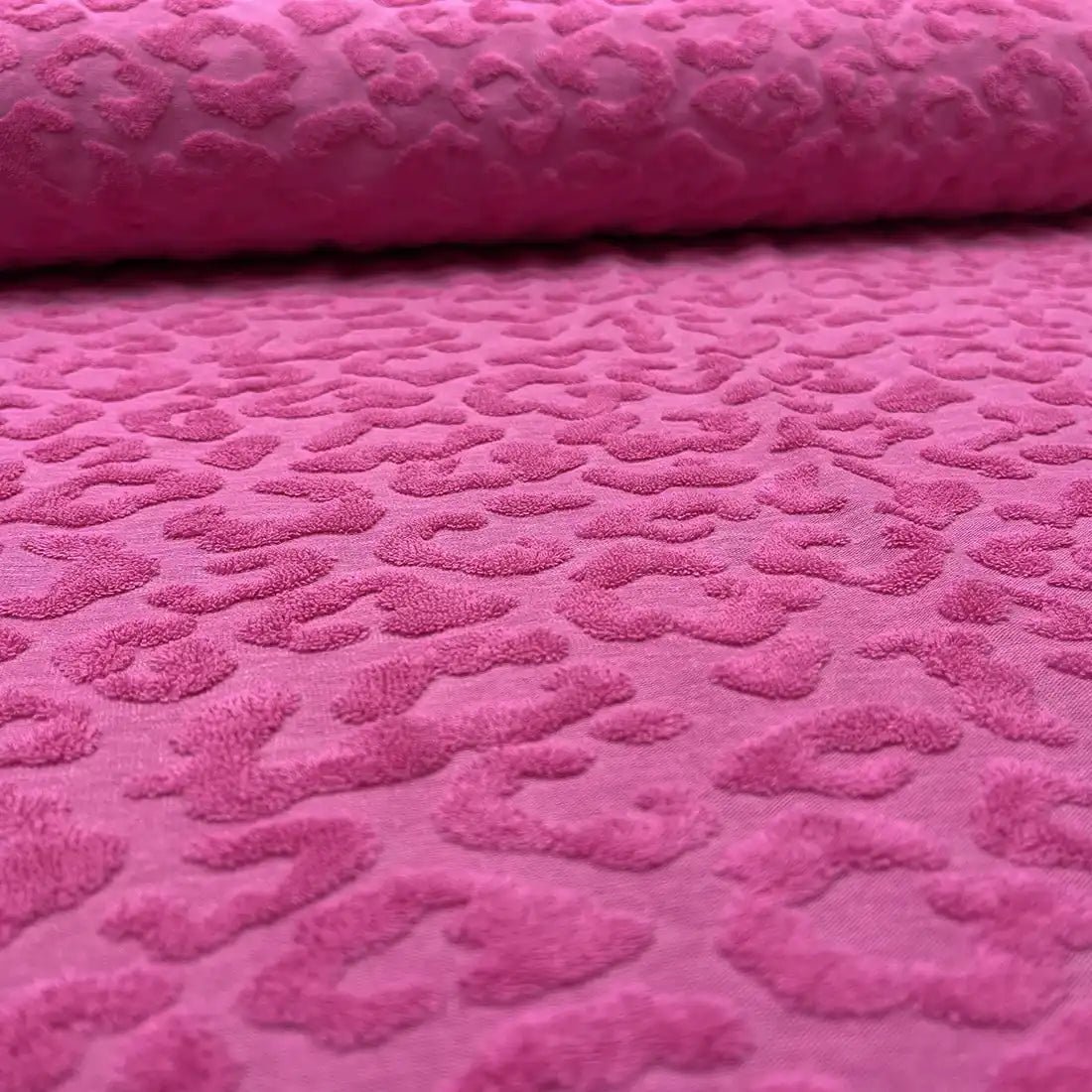 Tissu Jersey Fuchsia à relief Léopard – Souple et doux