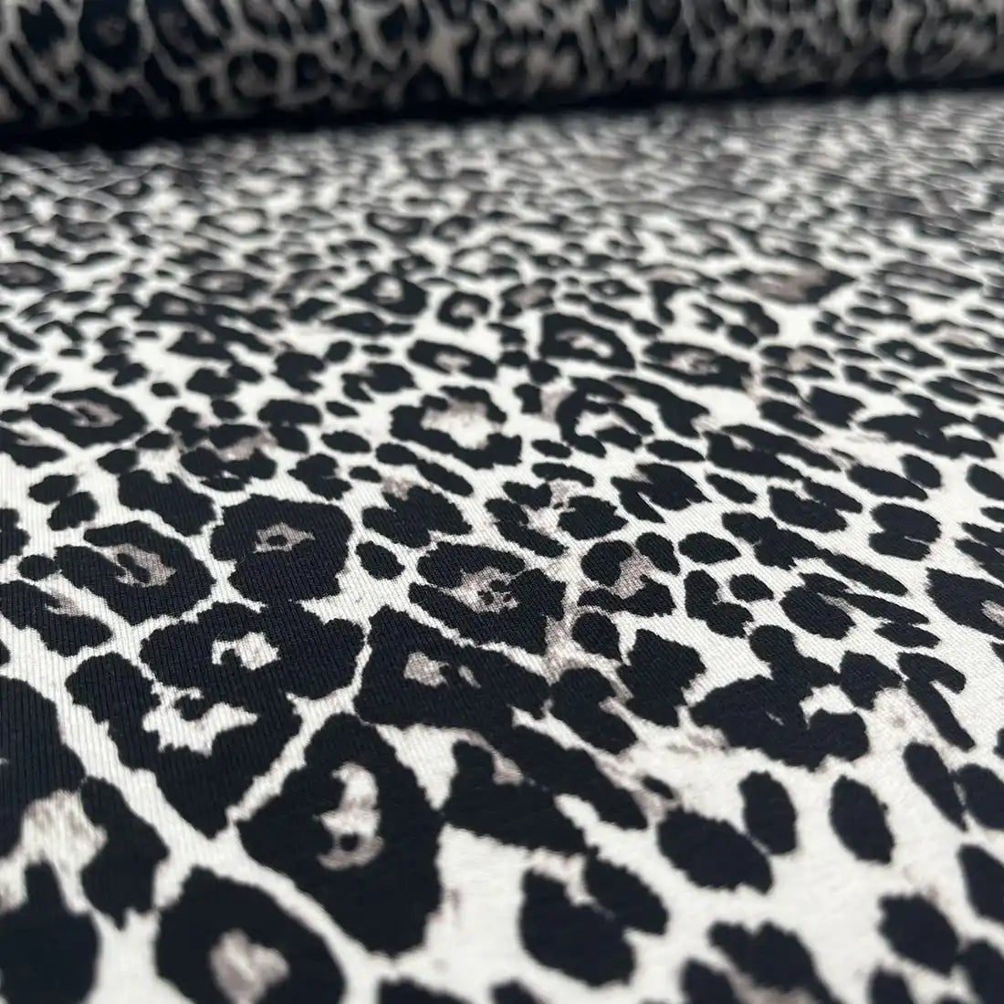 Tissu jersey imprimé léopard noir et beige
