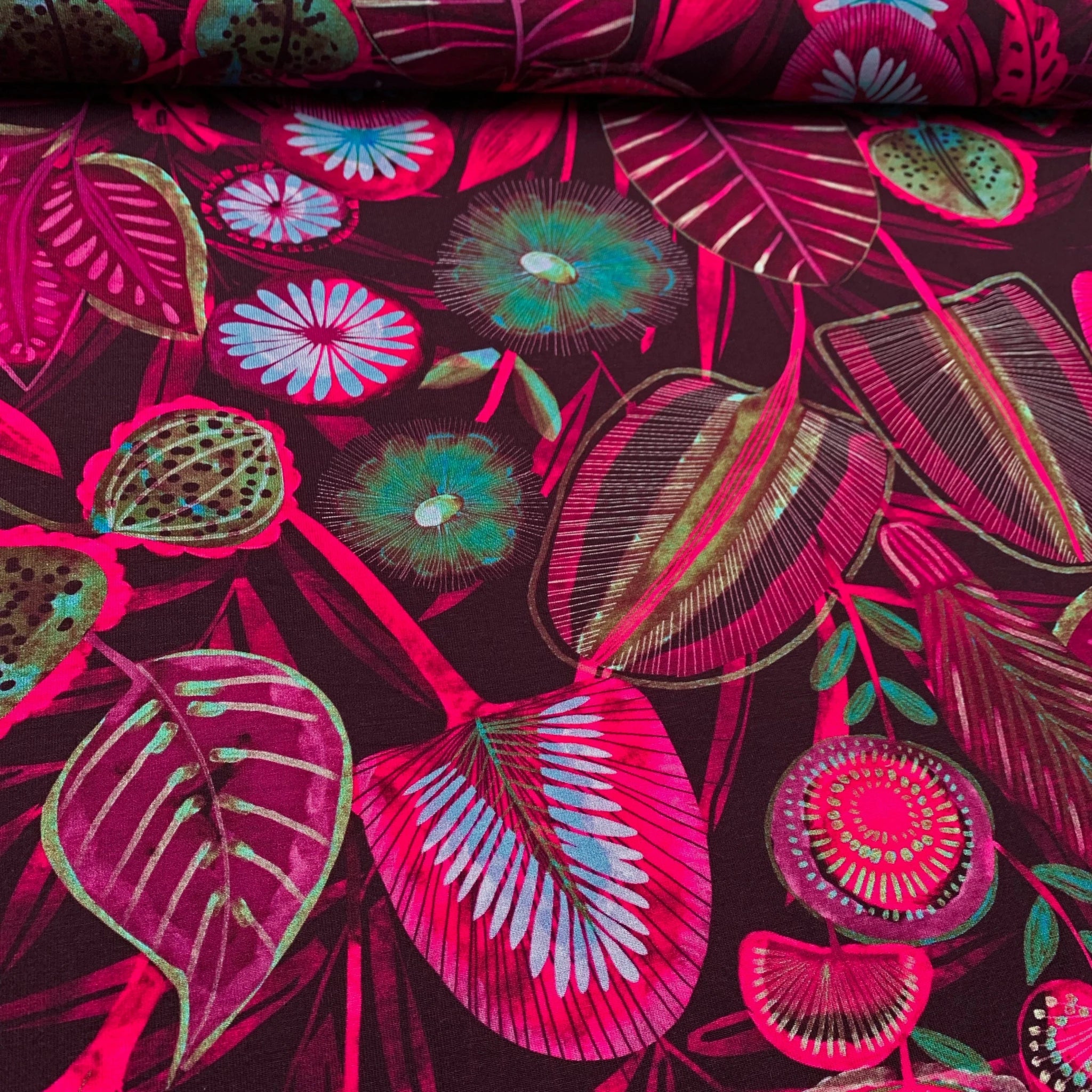 tissu-jersey-viscose-feuilles-bordeaux