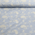 Tissu ligné rayé bleu clair avec broderie cachemire fleurie