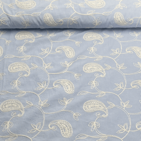 Tissu ligné rayé bleu clair avec broderie cachemire fleurie