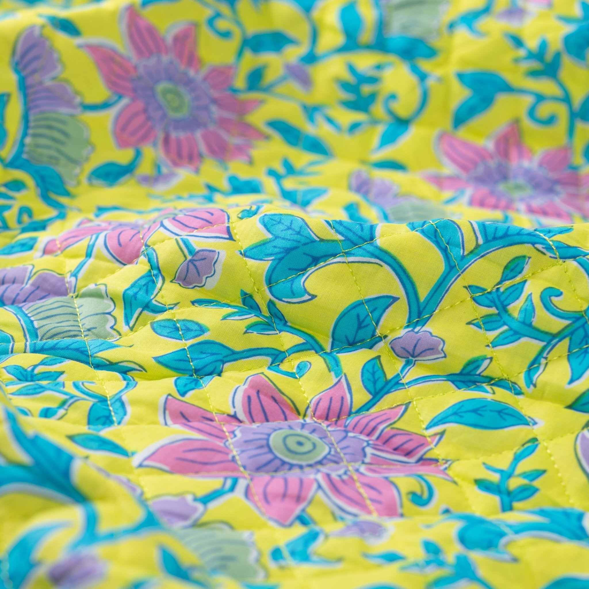 Tissu matelassé fleur royale