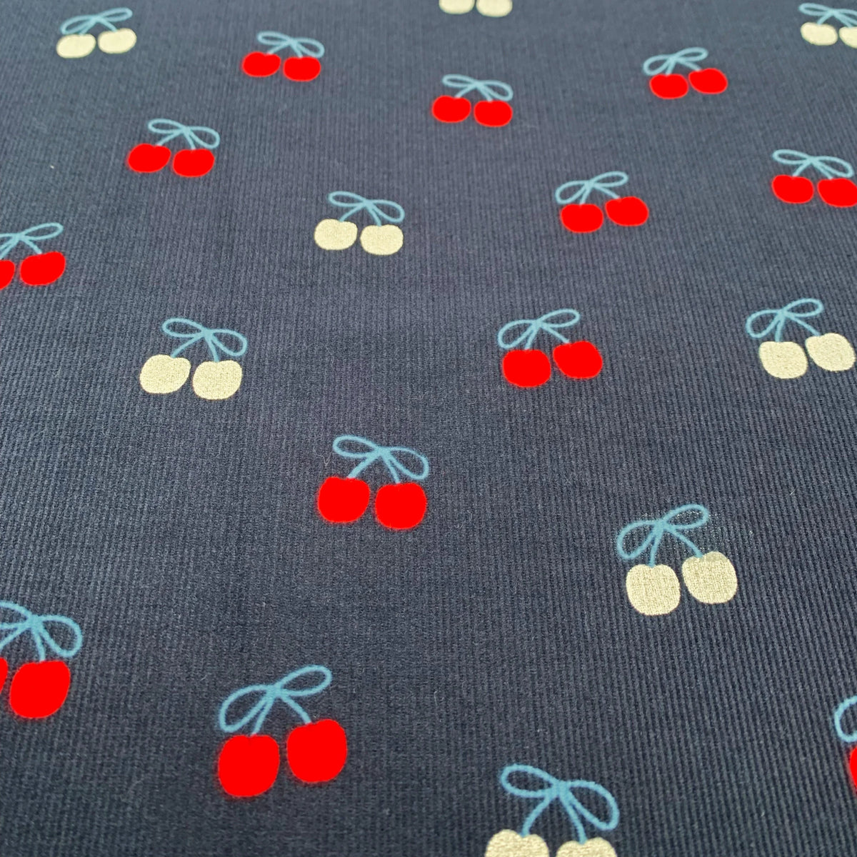 tissu-milleraie-bleu-cerise