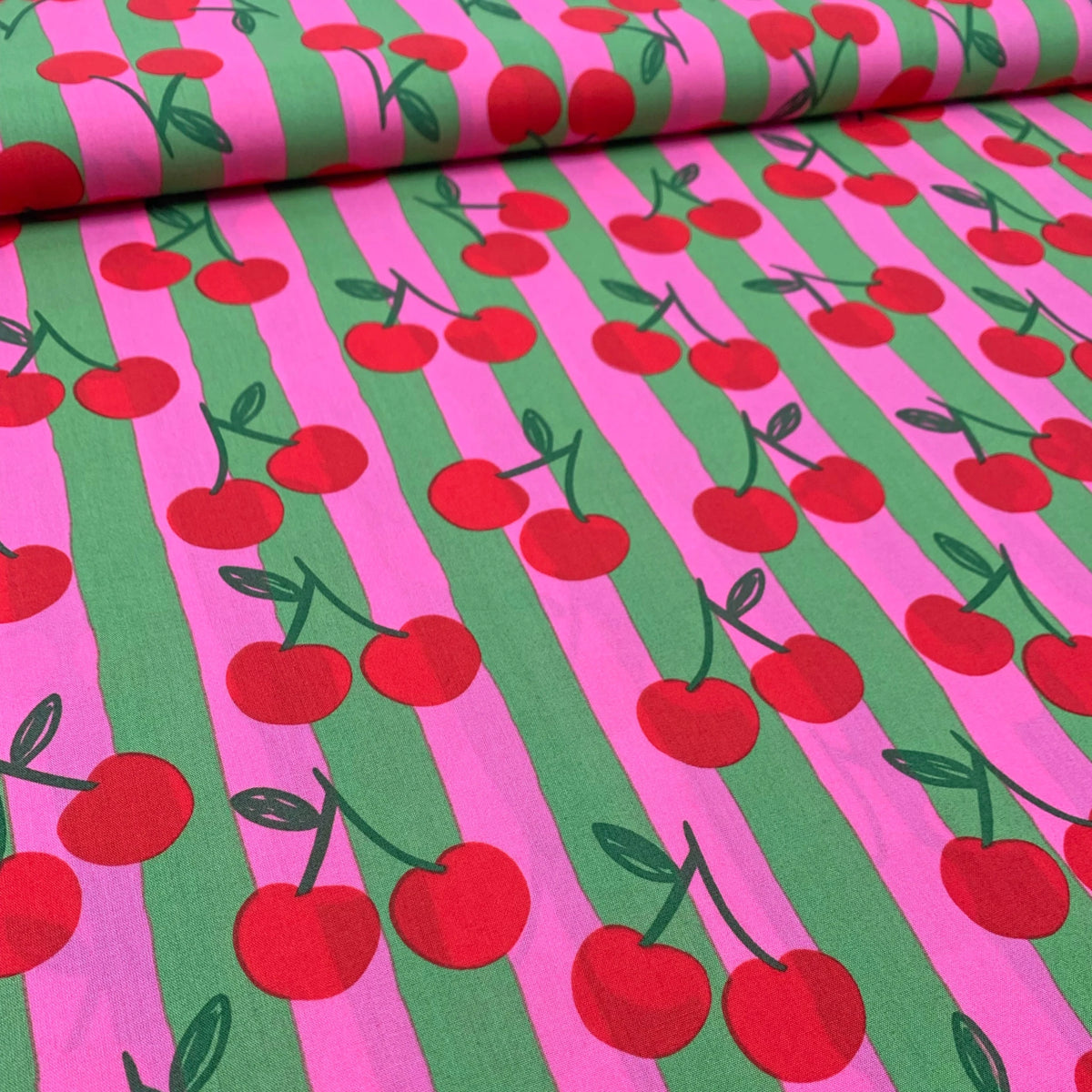 tissu-popeline-ligné-cerise