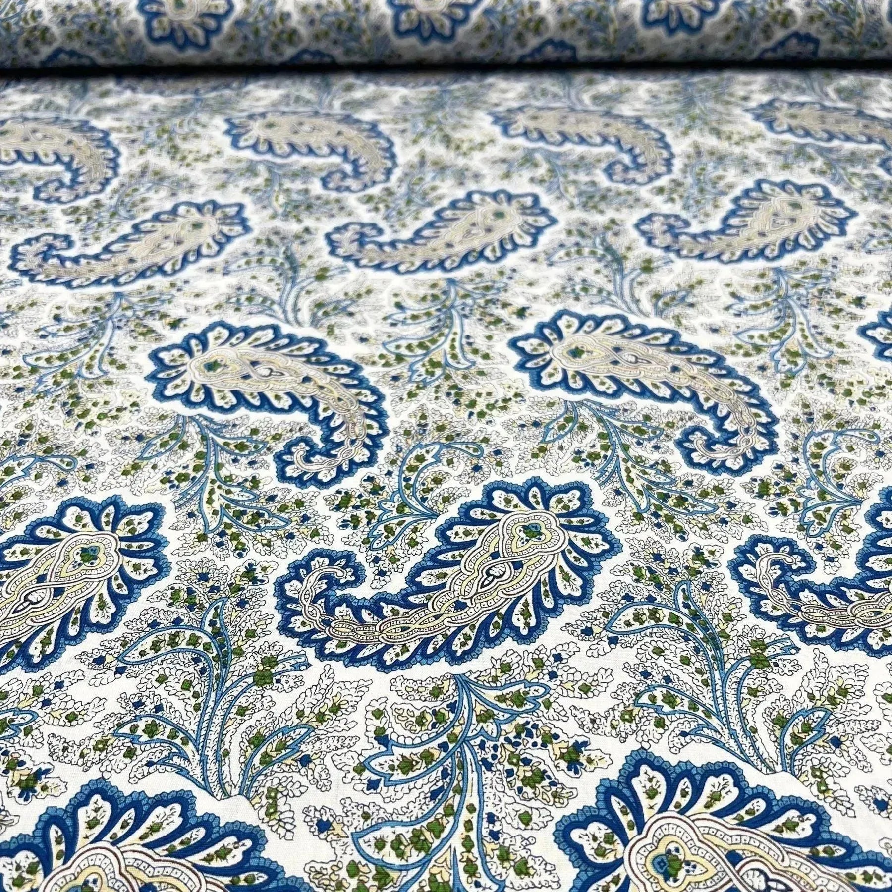 Tissu Popeline de coton paisley bleu et vert