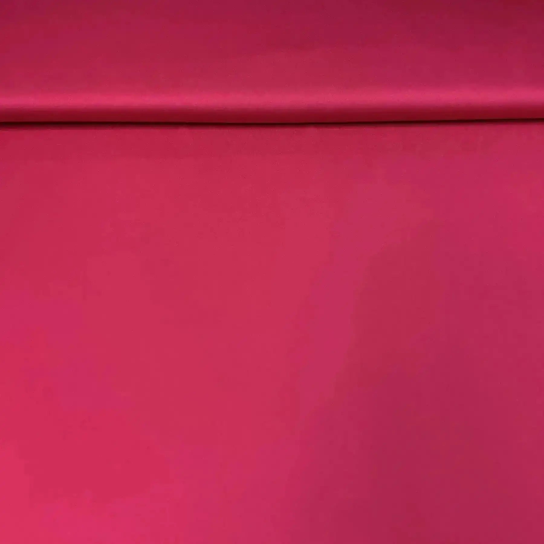 Tissu satin bordeaux clair