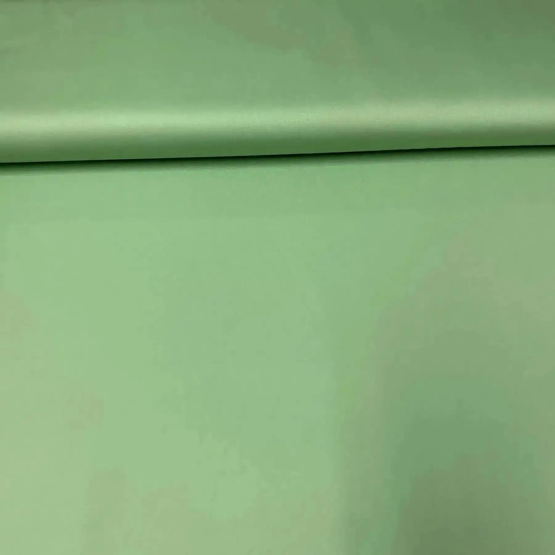 Tissu satin vert menthe