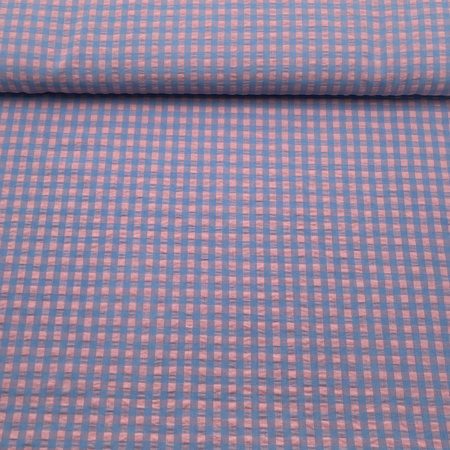 Tissu Seersucker carreaux bleu et rose