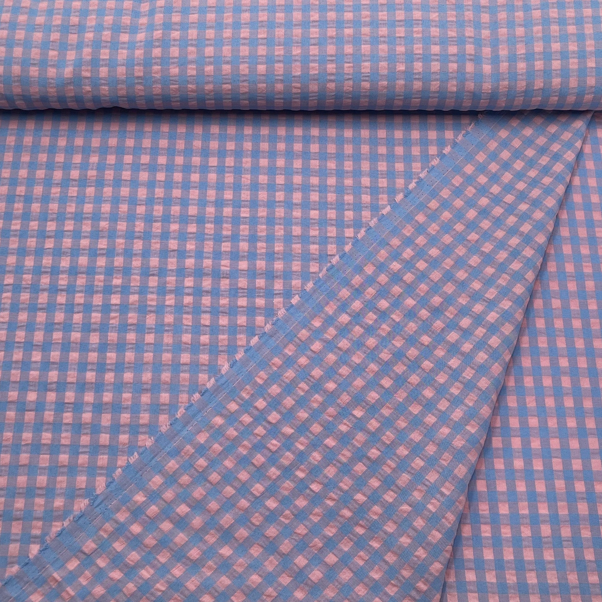 Tissu Seersucker carreaux bleu et rose
