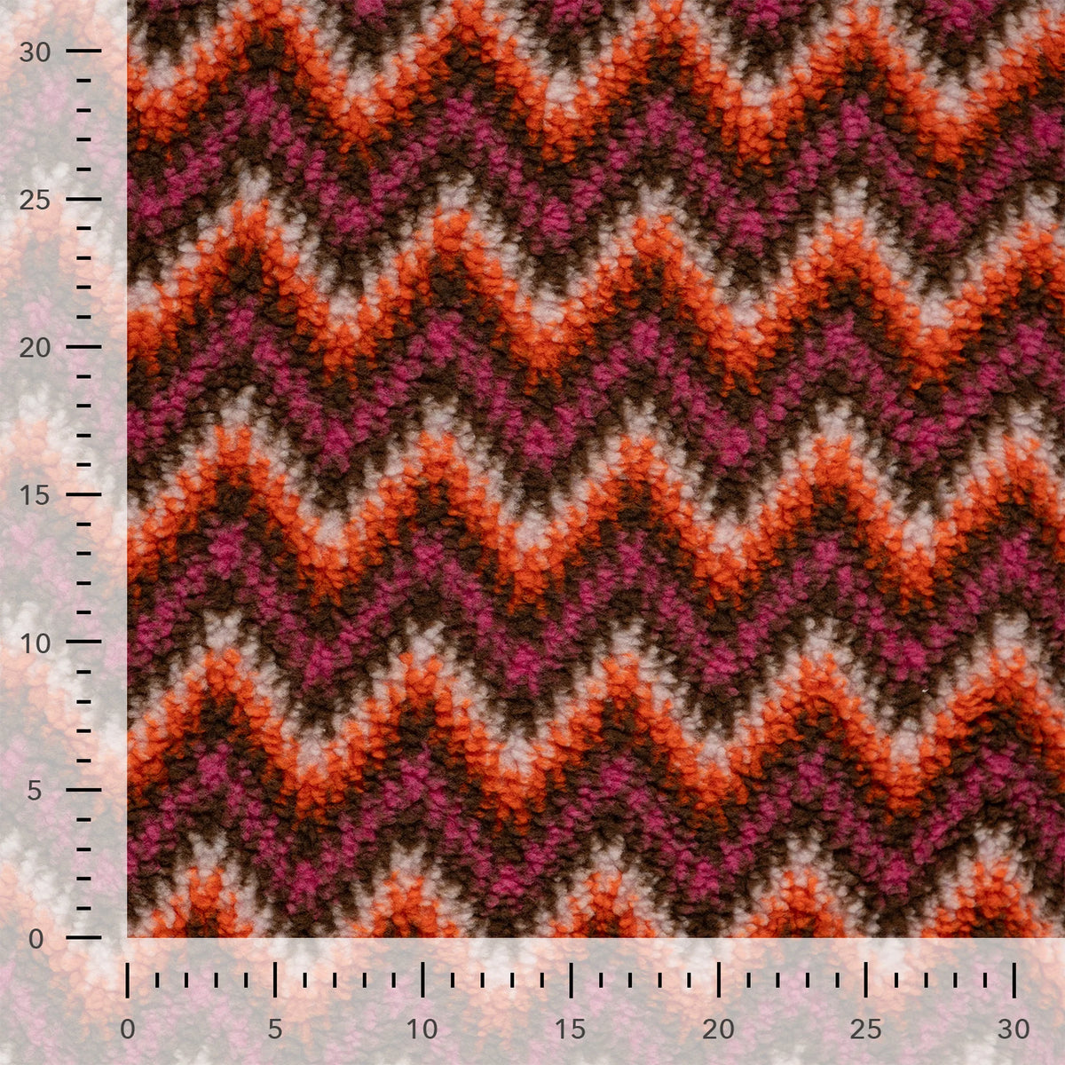 Tissu sherpa teddy zigzag fuchsia, détail de la texture bouclée