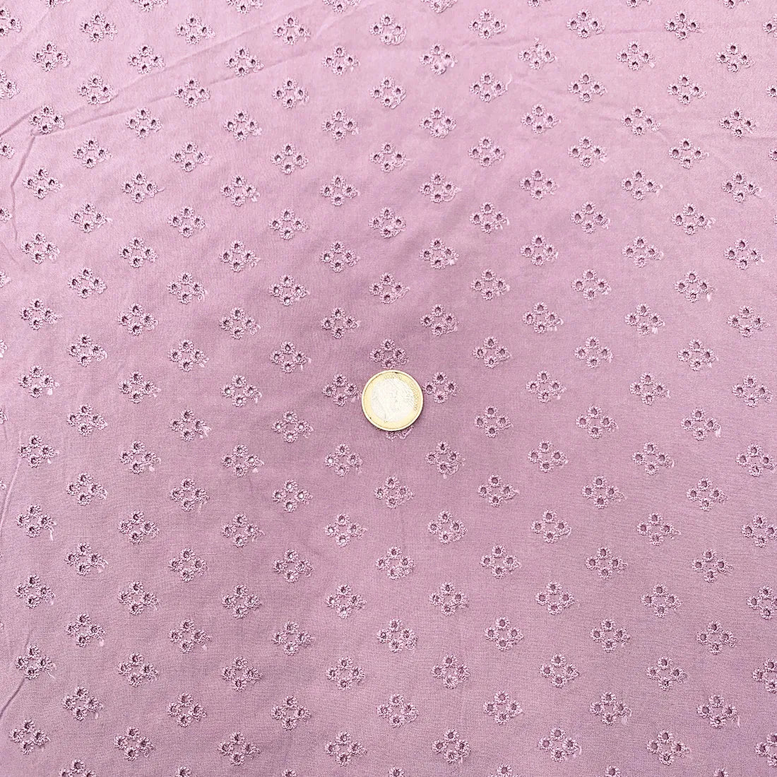 Tissu Viscose Broderie Anglaise Lilas
