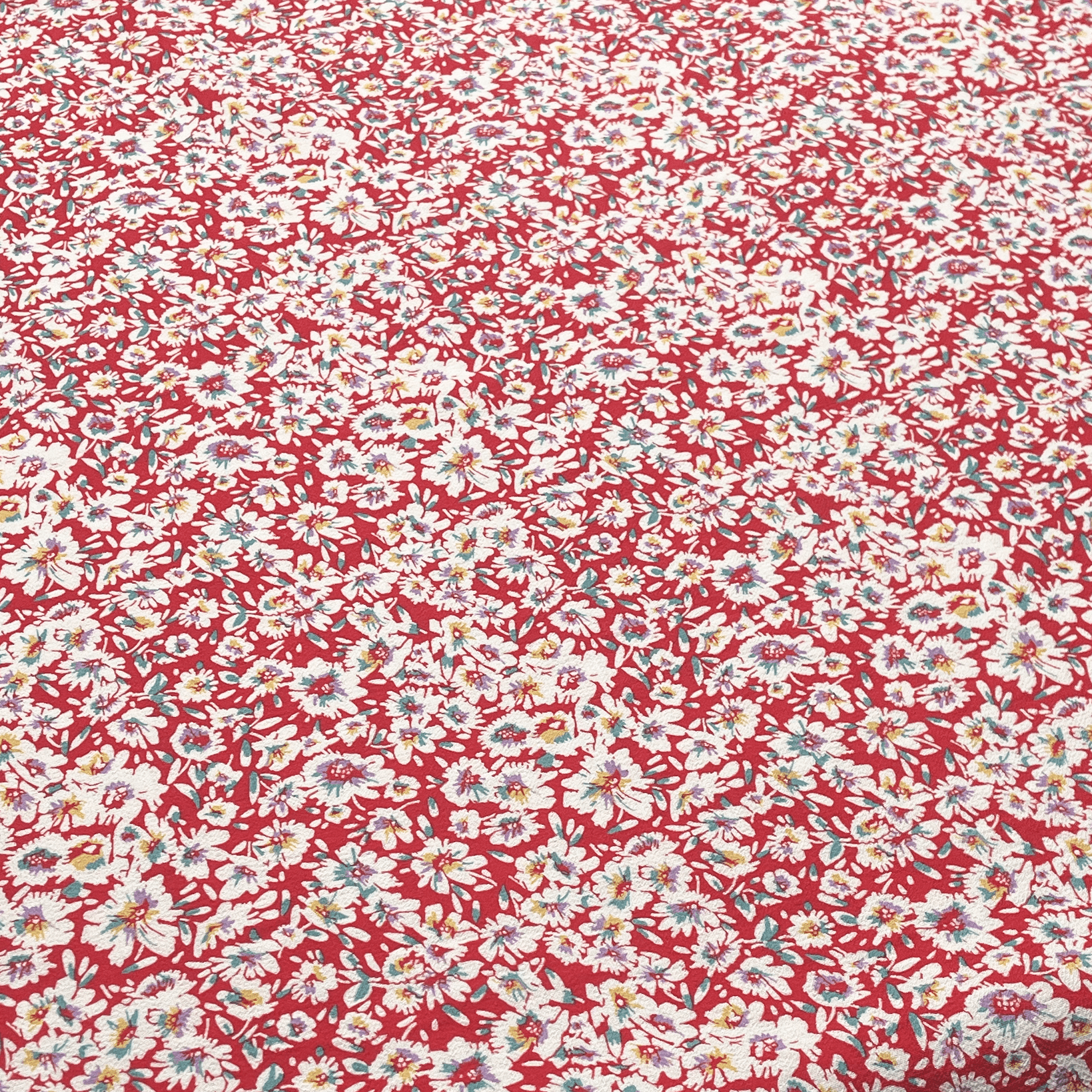 Tissu viscose crêpe liberty rouge fleuri
